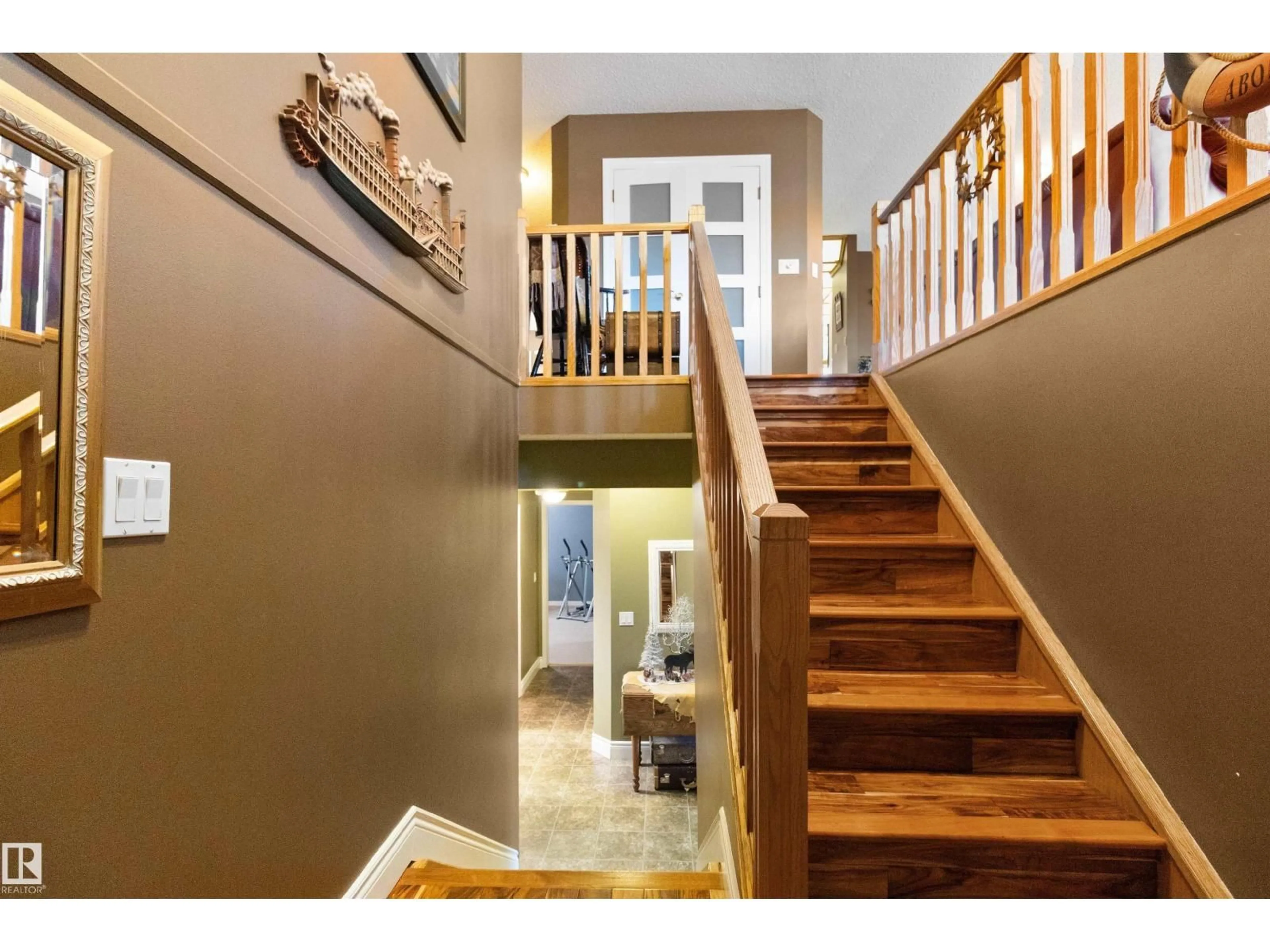 Indoor entryway for 5406 45 ST, Tofield Alberta T0B4J0