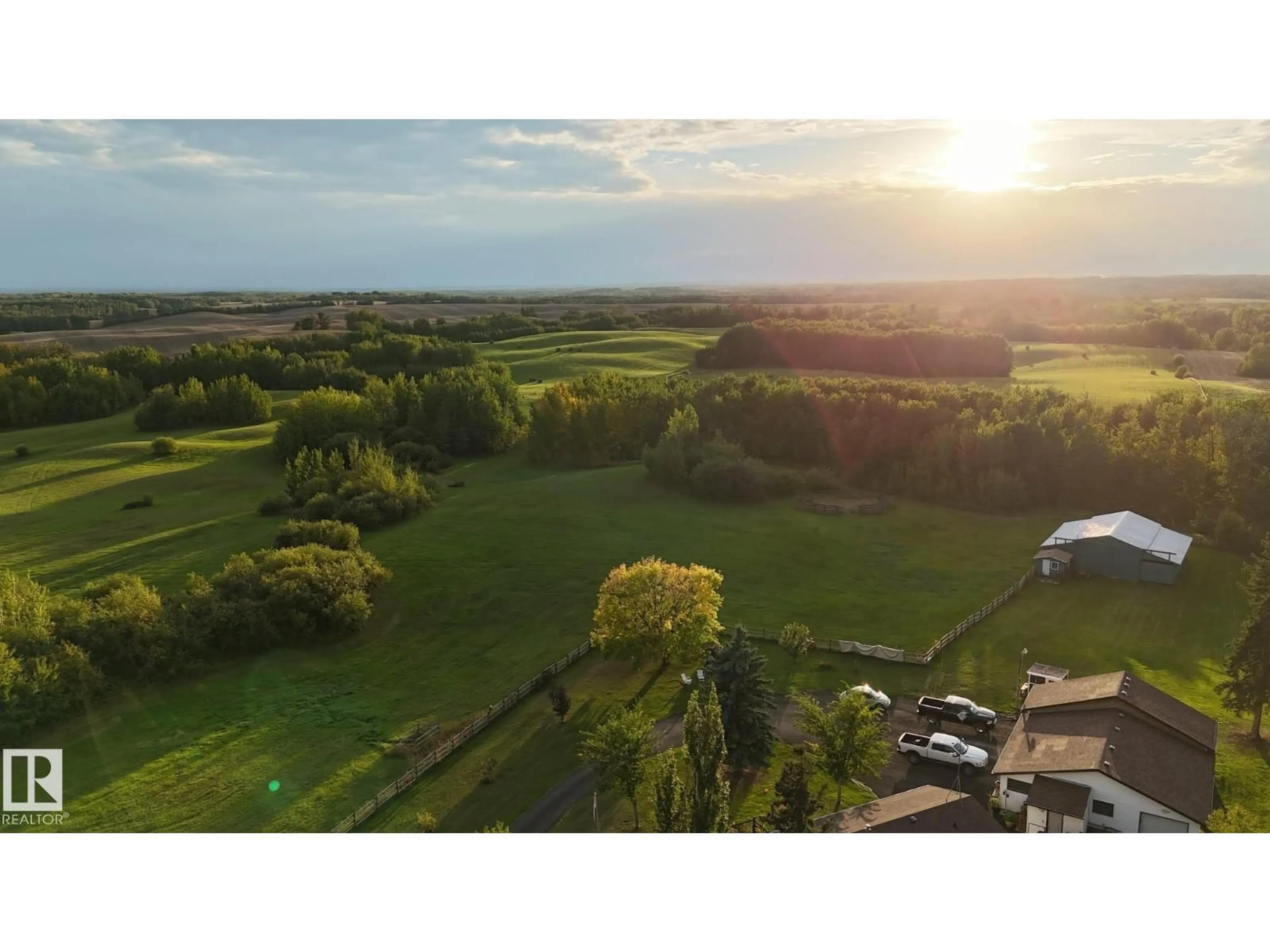 A pic from outside/outdoor area/front of a property/back of a property/a pic from drone, unknown for 52306 RGE ROAD 22, Rural Parkland County Alberta T7Y2J2