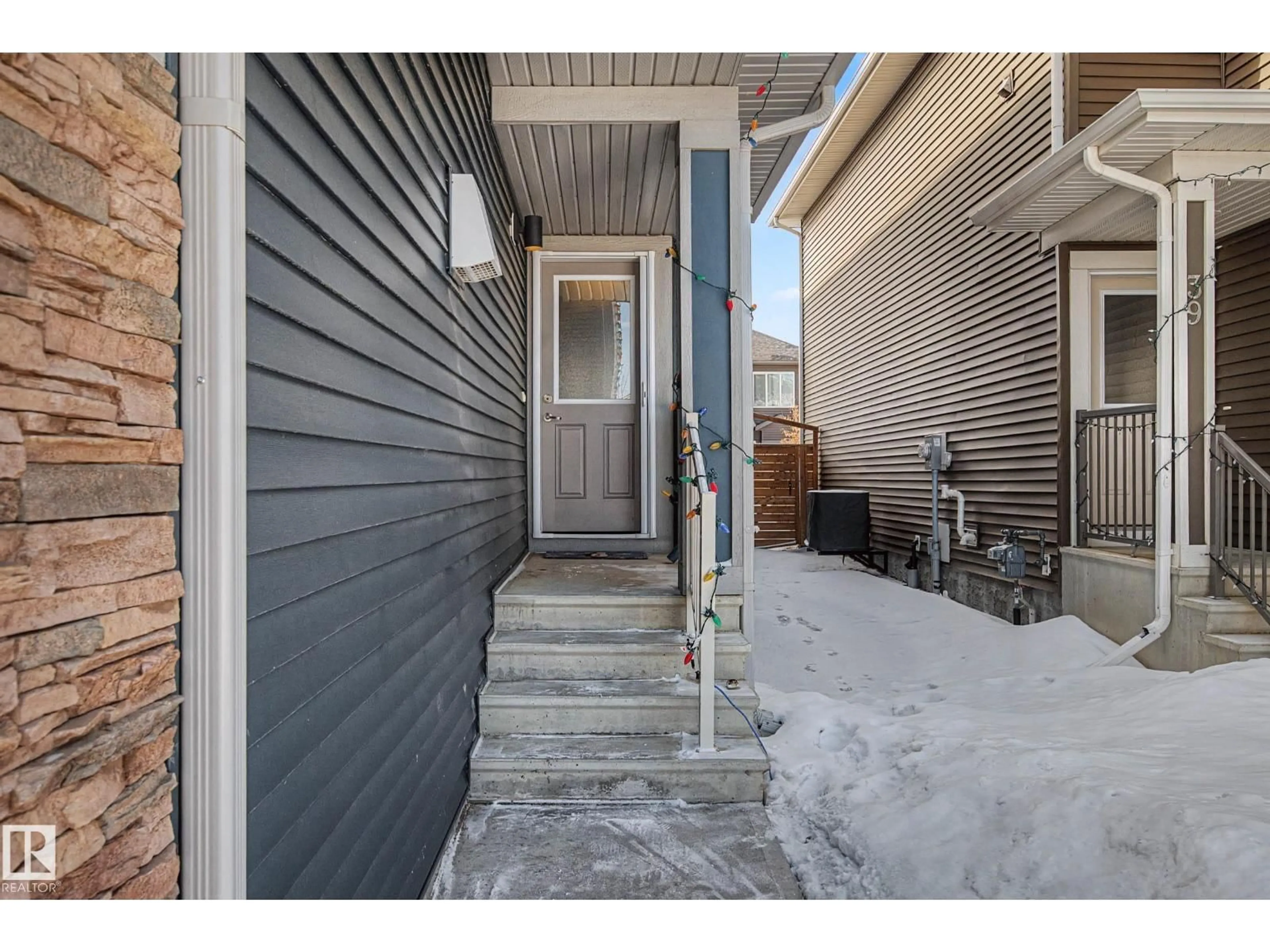 Indoor entryway for 41 ROBIN WY, St. Albert Alberta T8N7T7