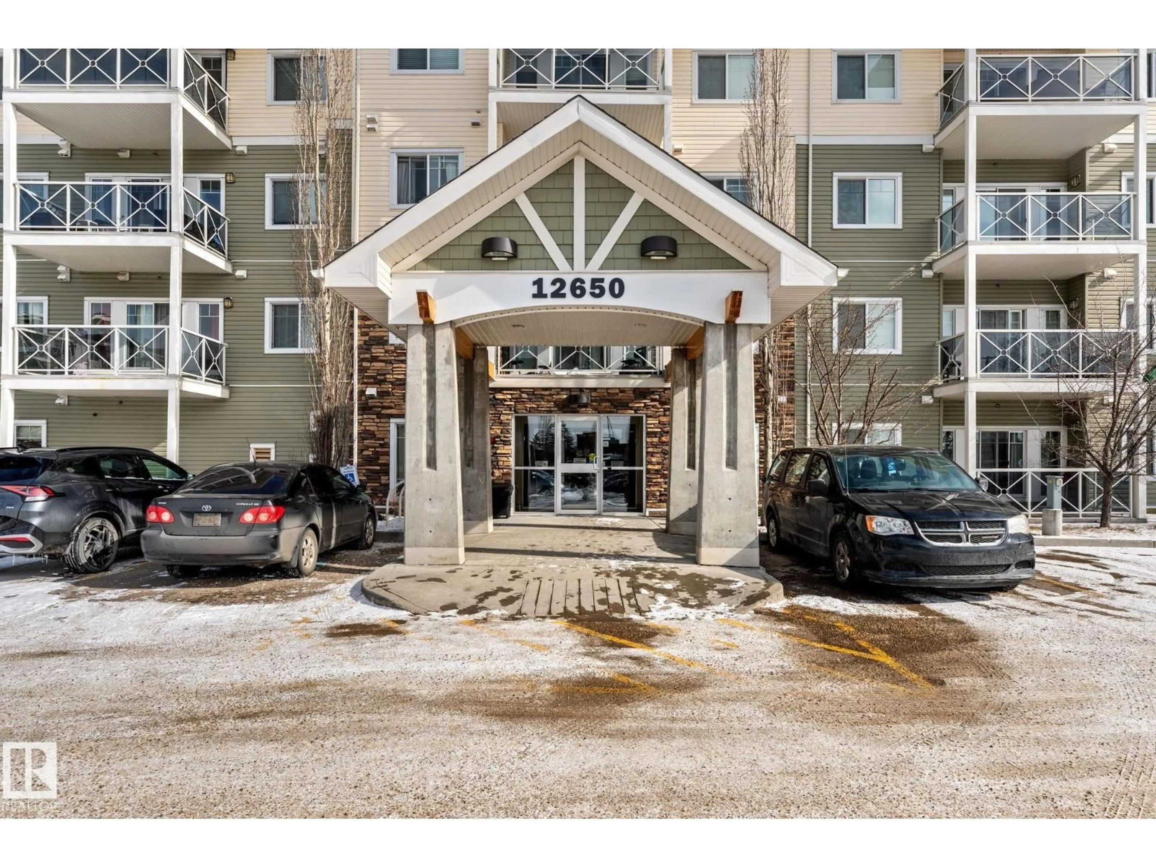 Indoor foyer for #214 - 12650 142 AV, Edmonton Alberta T5X0J4