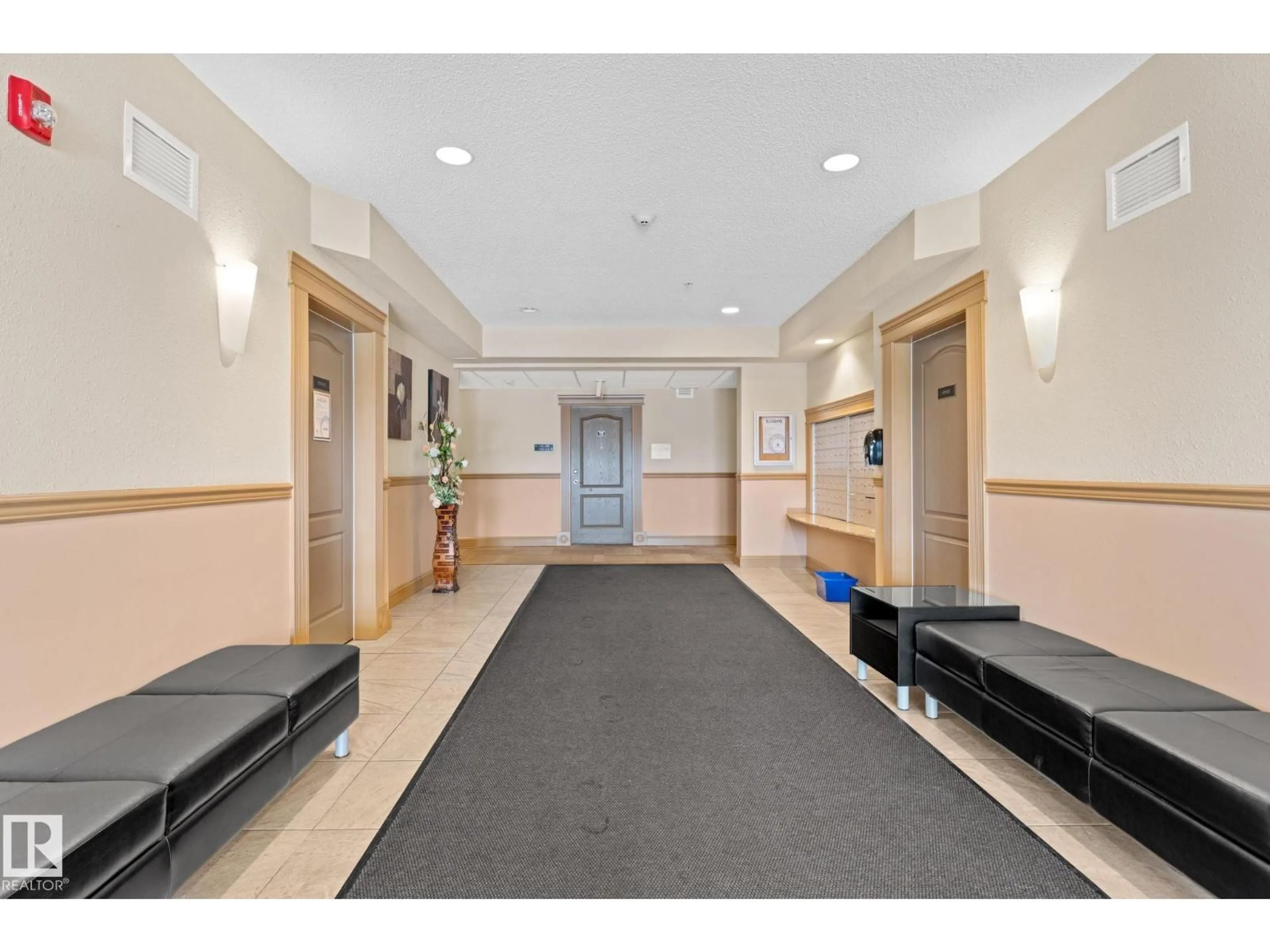 Indoor foyer for #214 - 12650 142 AV, Edmonton Alberta T5X0J4