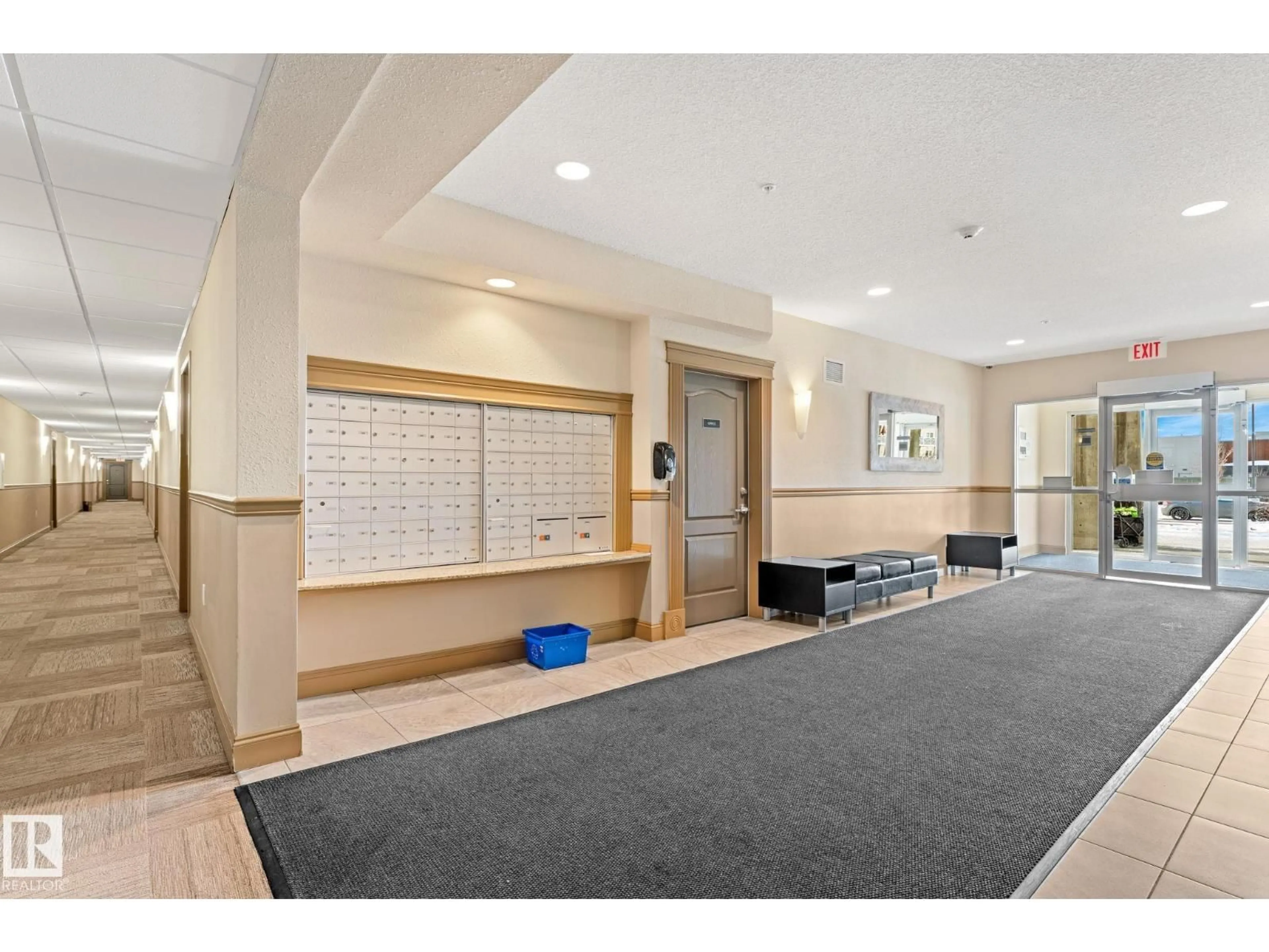 Indoor foyer for #214 - 12650 142 AV, Edmonton Alberta T5X0J4
