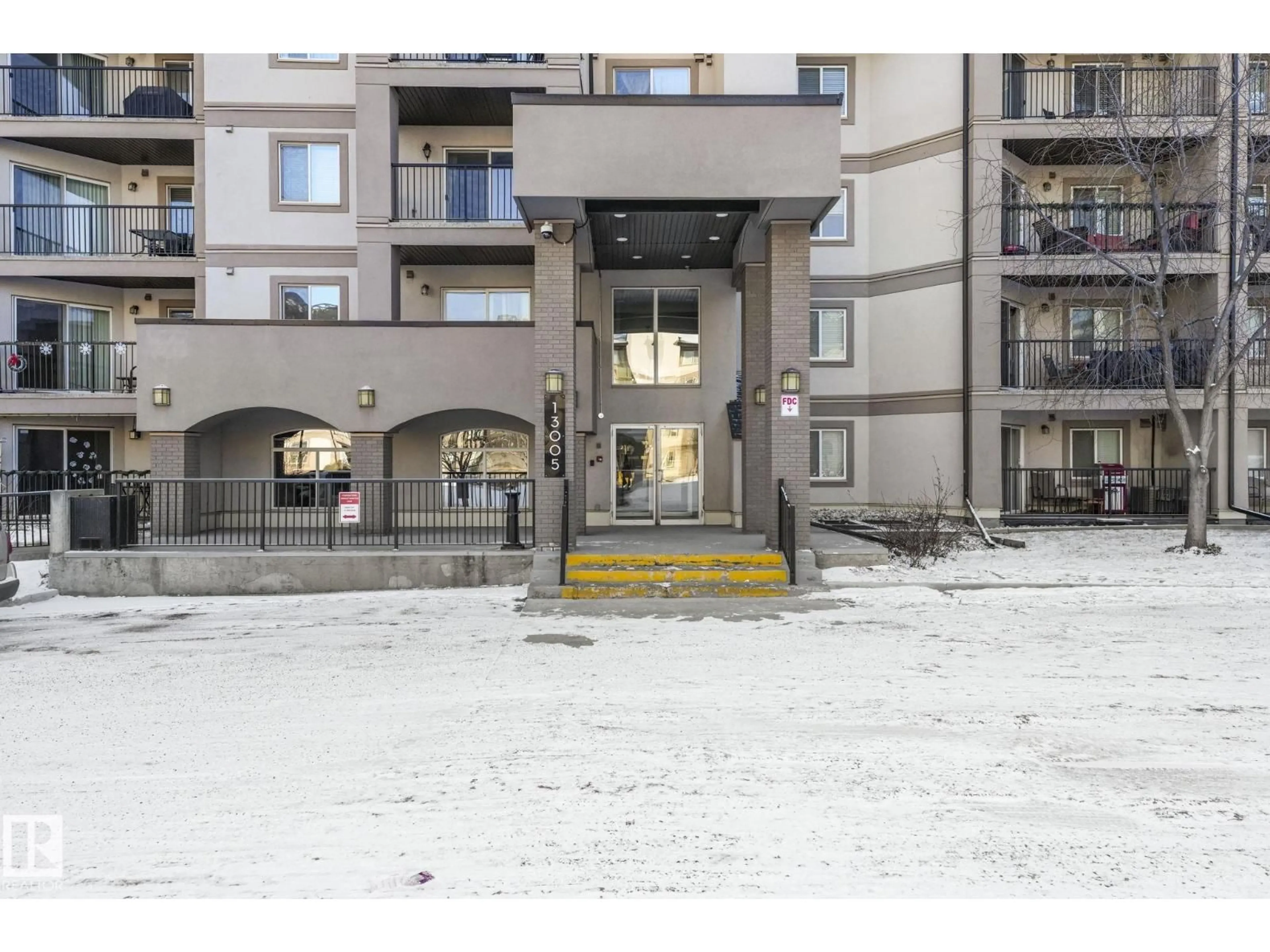 Indoor foyer for #213 - 13005 140 AV, Edmonton Alberta T6V1X1