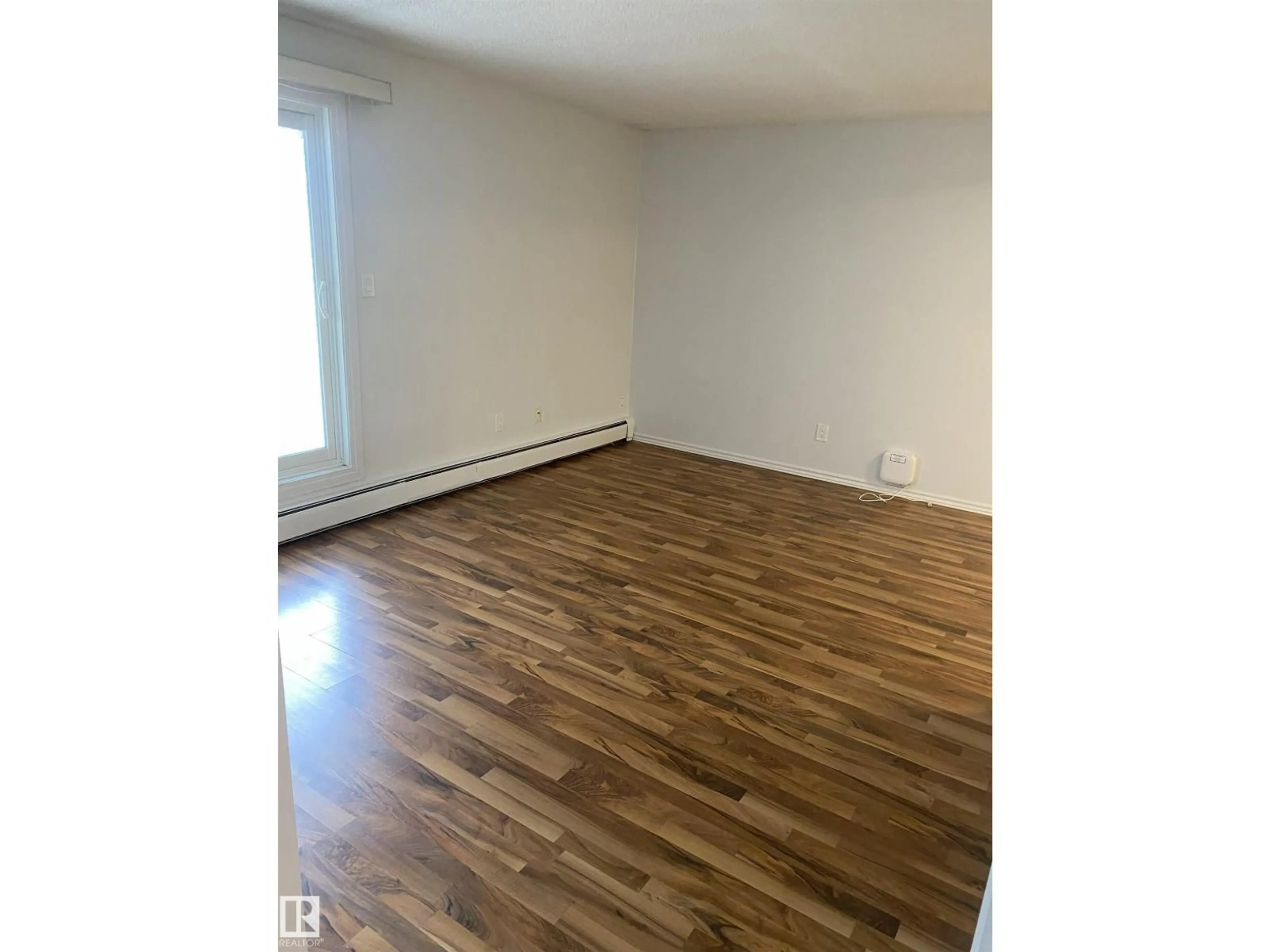 A pic of a room for 15 - 11245 31 AV, Edmonton Alberta T6J3V5