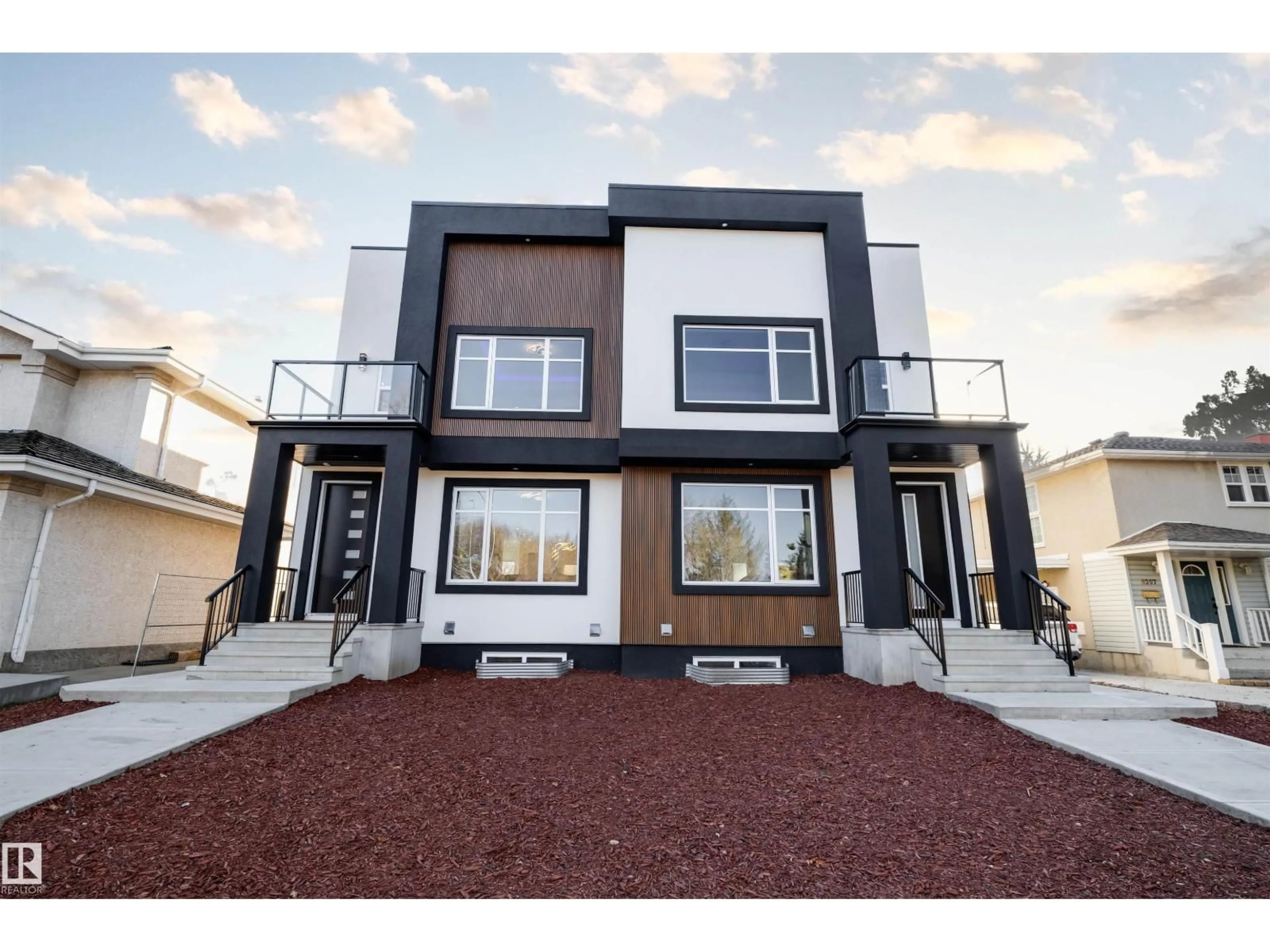 Home with vinyl exterior material, unknown for 10973 74 AV, Edmonton Alberta T6G0E5