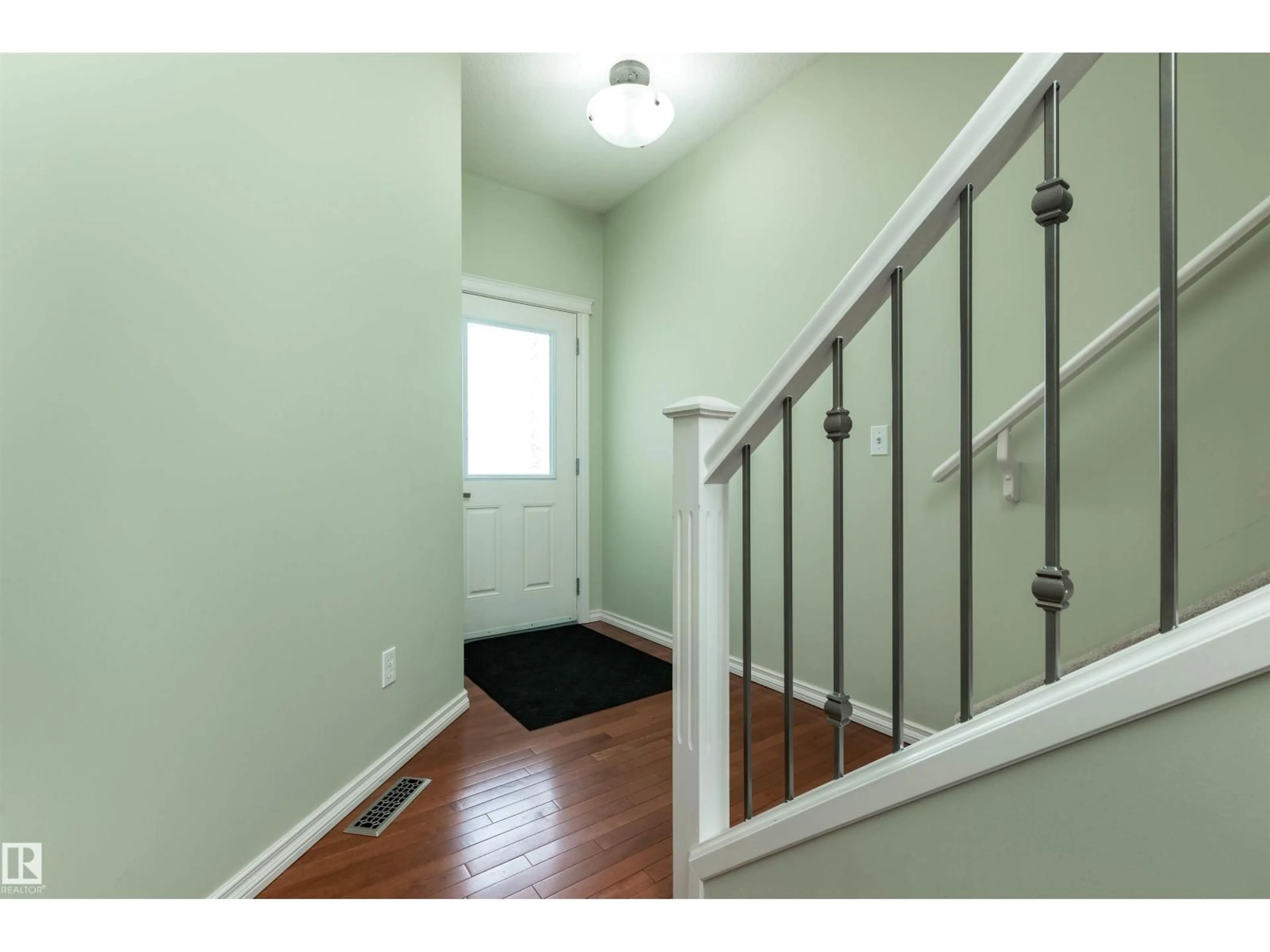 Indoor entryway for SW - 11548 11 AV, Edmonton Alberta T6W1W8