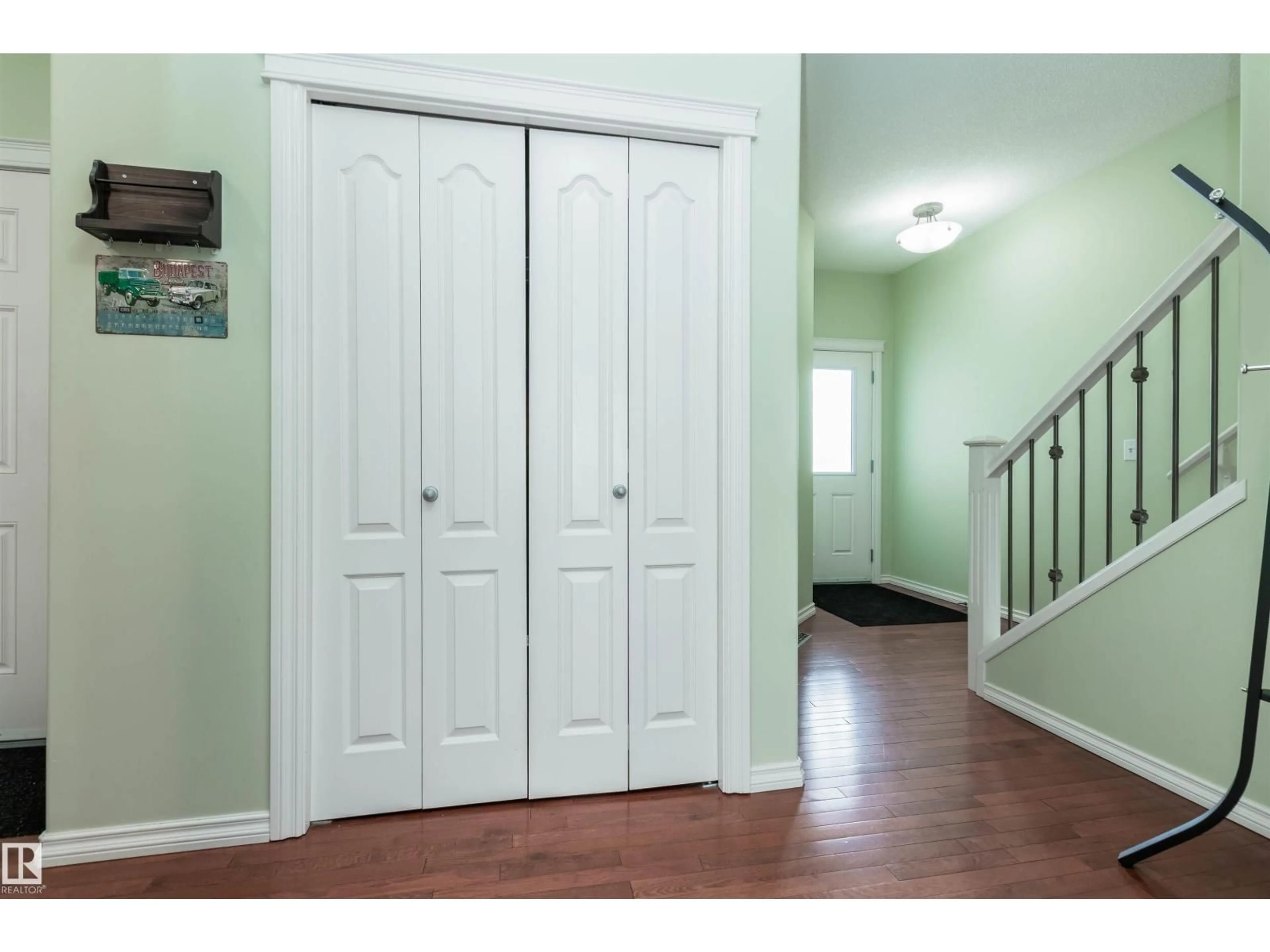 Indoor entryway for SW - 11548 11 AV, Edmonton Alberta T6W1W8