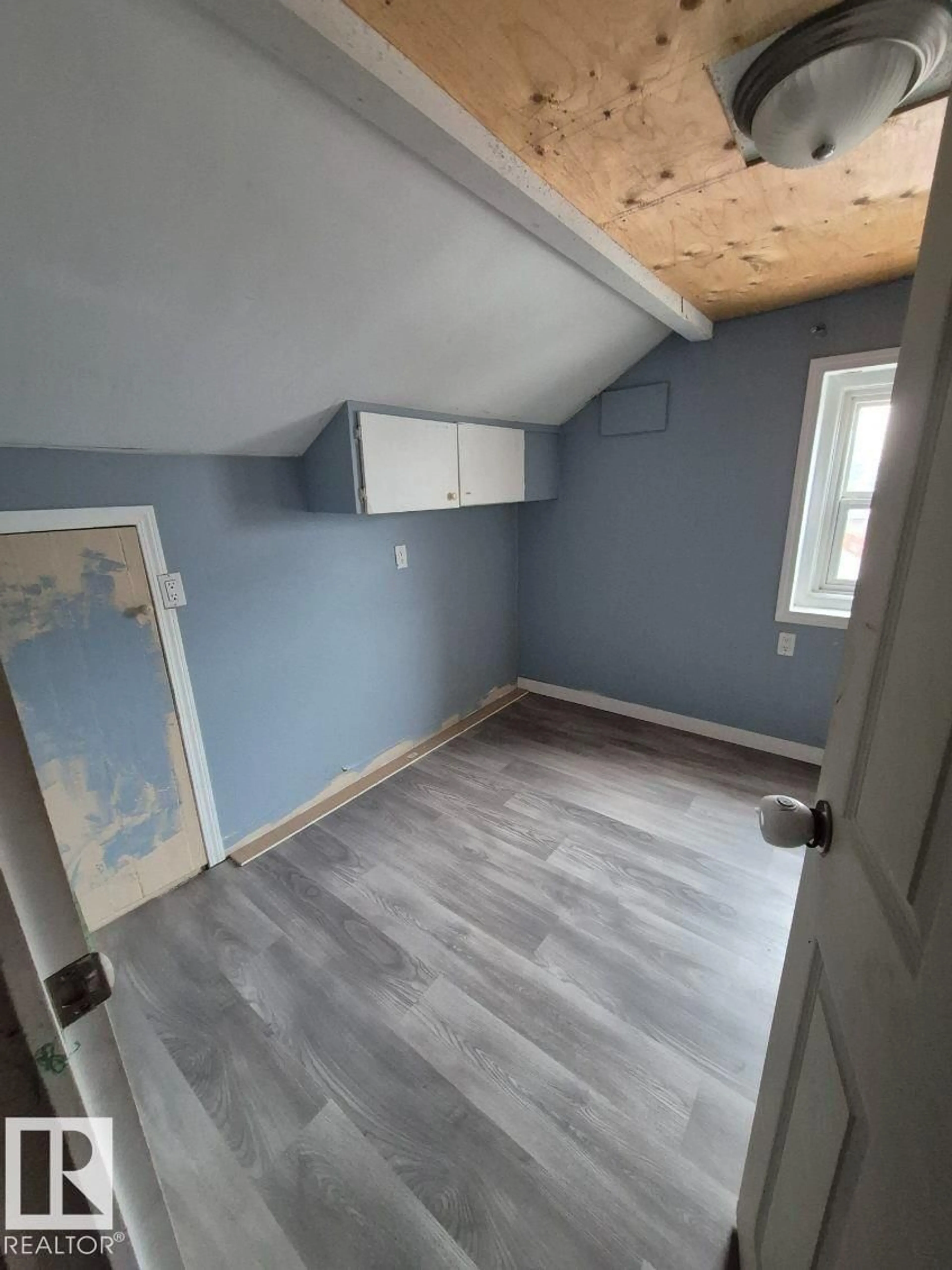 A pic of a room for 11503 96 ST, Edmonton Alberta T5G1T6