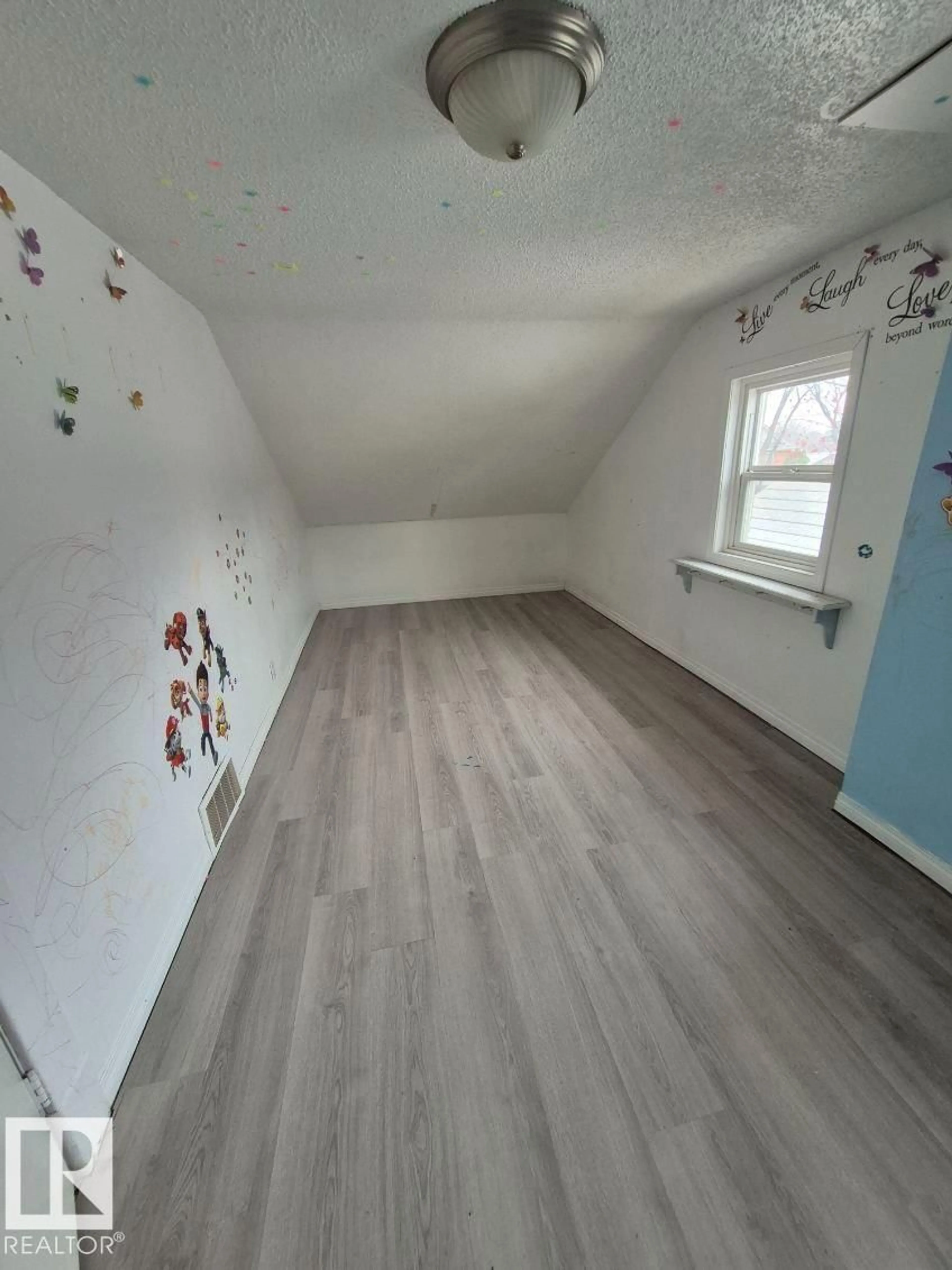 A pic of a room for 11503 96 ST, Edmonton Alberta T5G1T6