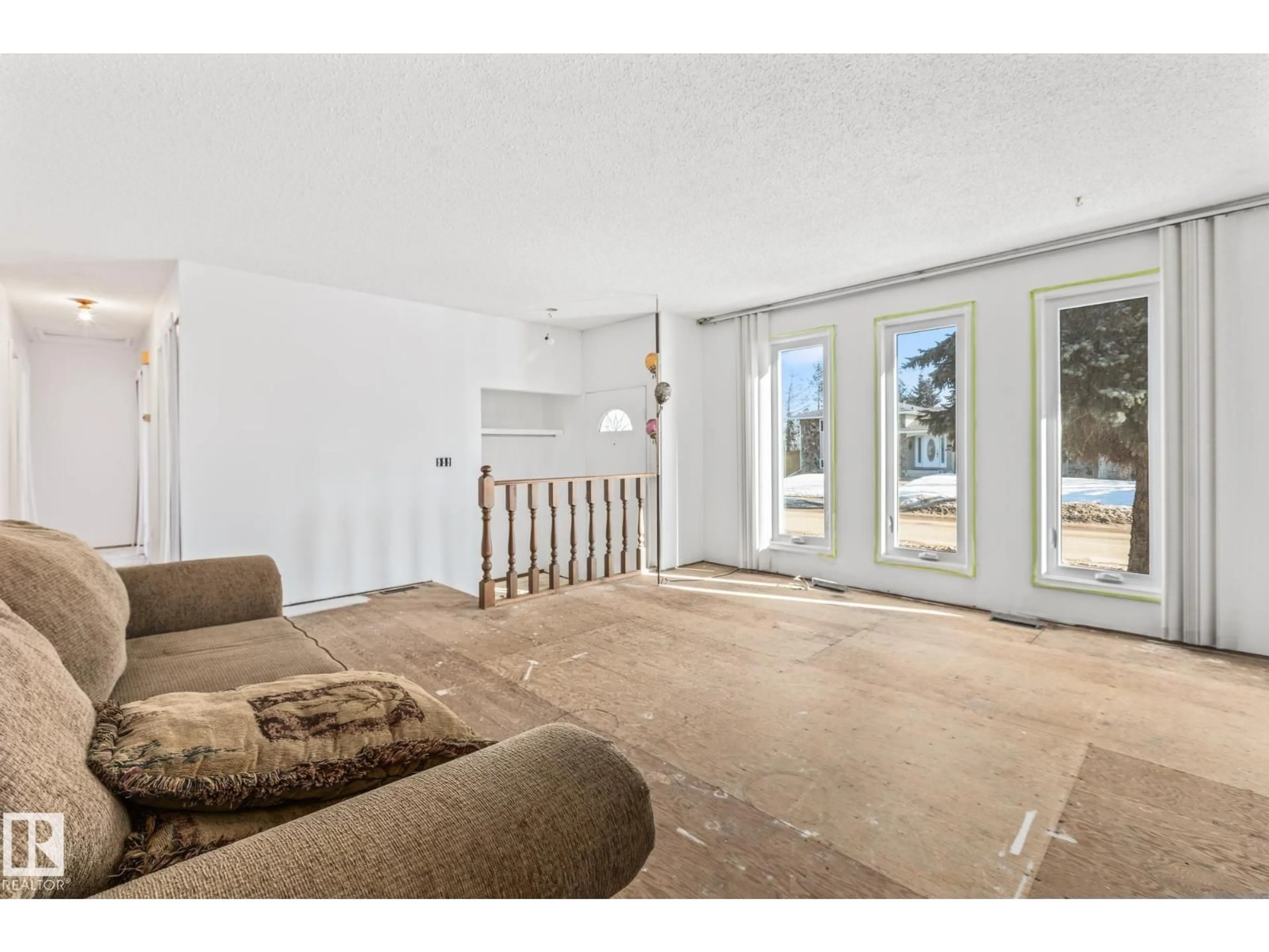 Unknown for 160 CLAREVIEW ROAD, Edmonton Alberta T5A3Y3