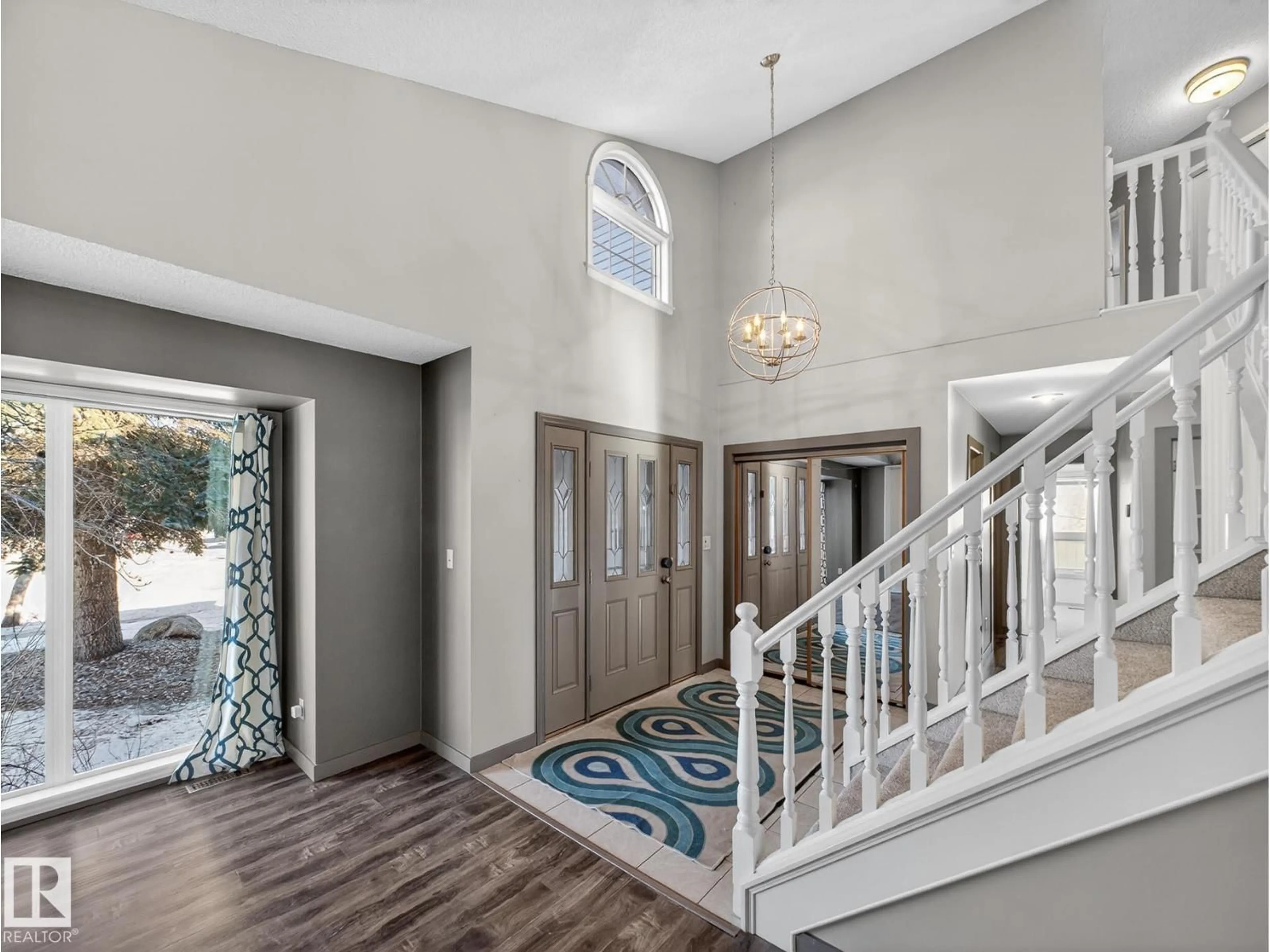 Indoor entryway for 7 NOTTINGHAM BV, Sherwood Park Alberta T8A5L4