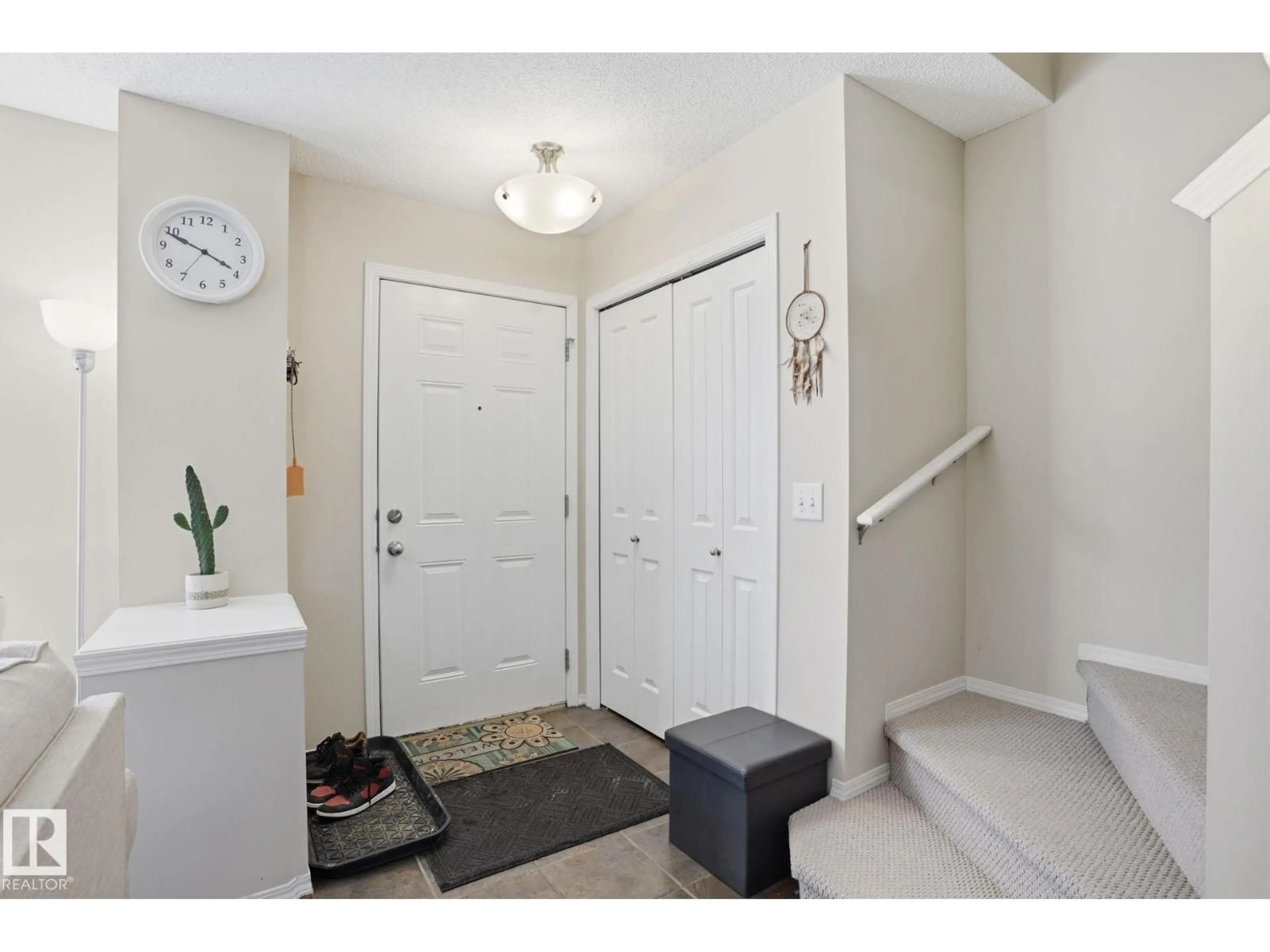 Indoor entryway for 5988 SOUTH TERWILLEGAR BV, Edmonton Alberta T6R0K4