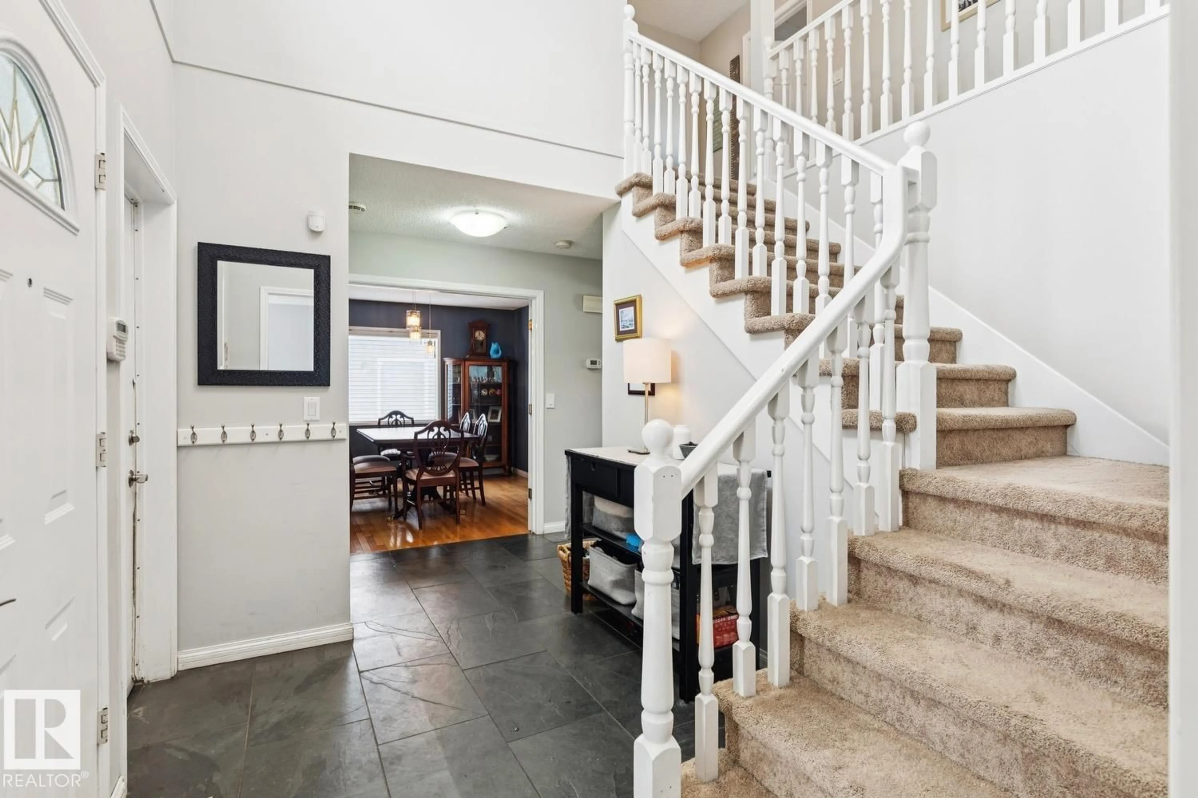 Indoor foyer for 468 WANYANDI RD, Edmonton Alberta T5T4M6