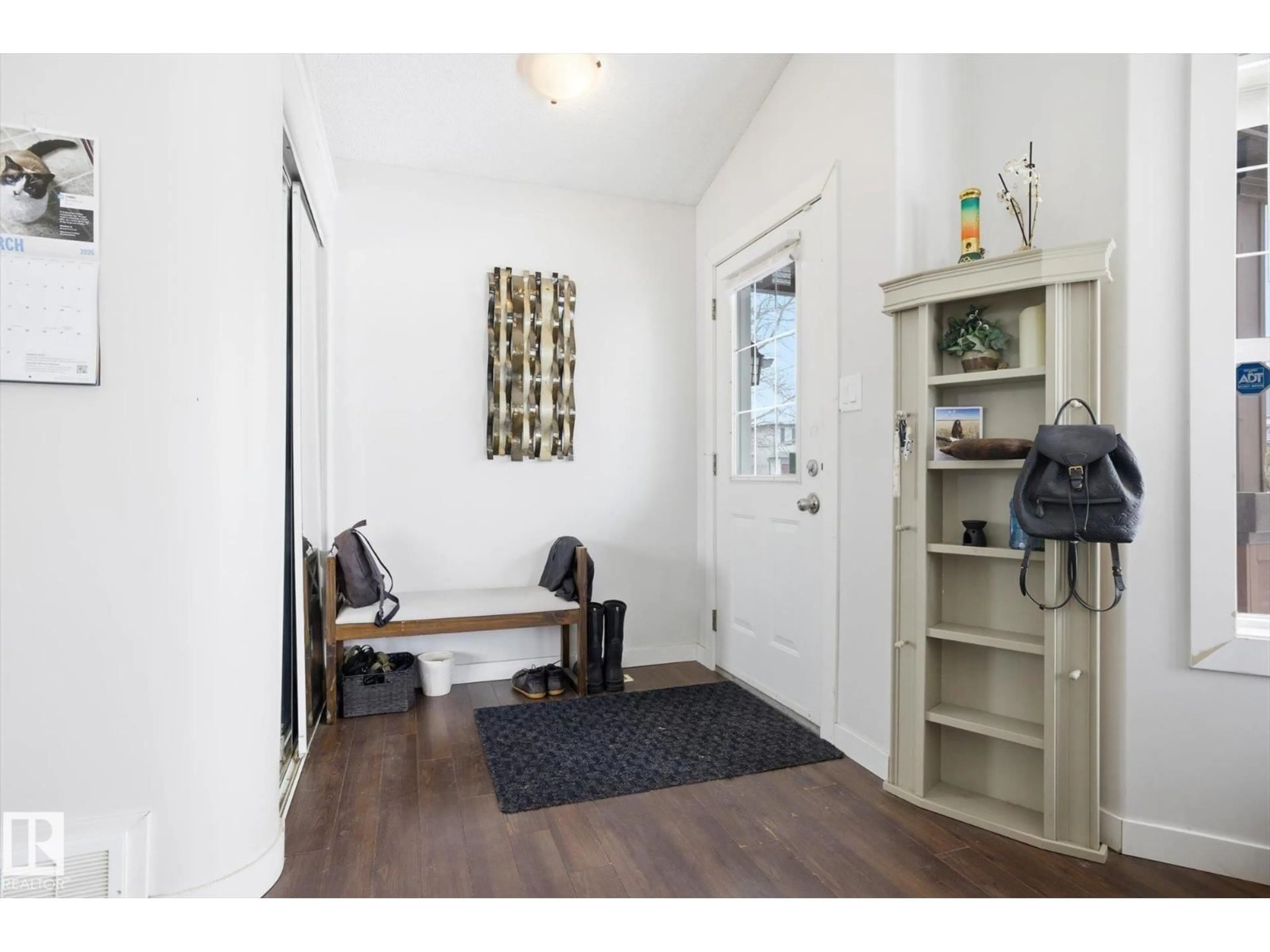 Indoor entryway for 2916 31 ST, Edmonton Alberta T6T1T9