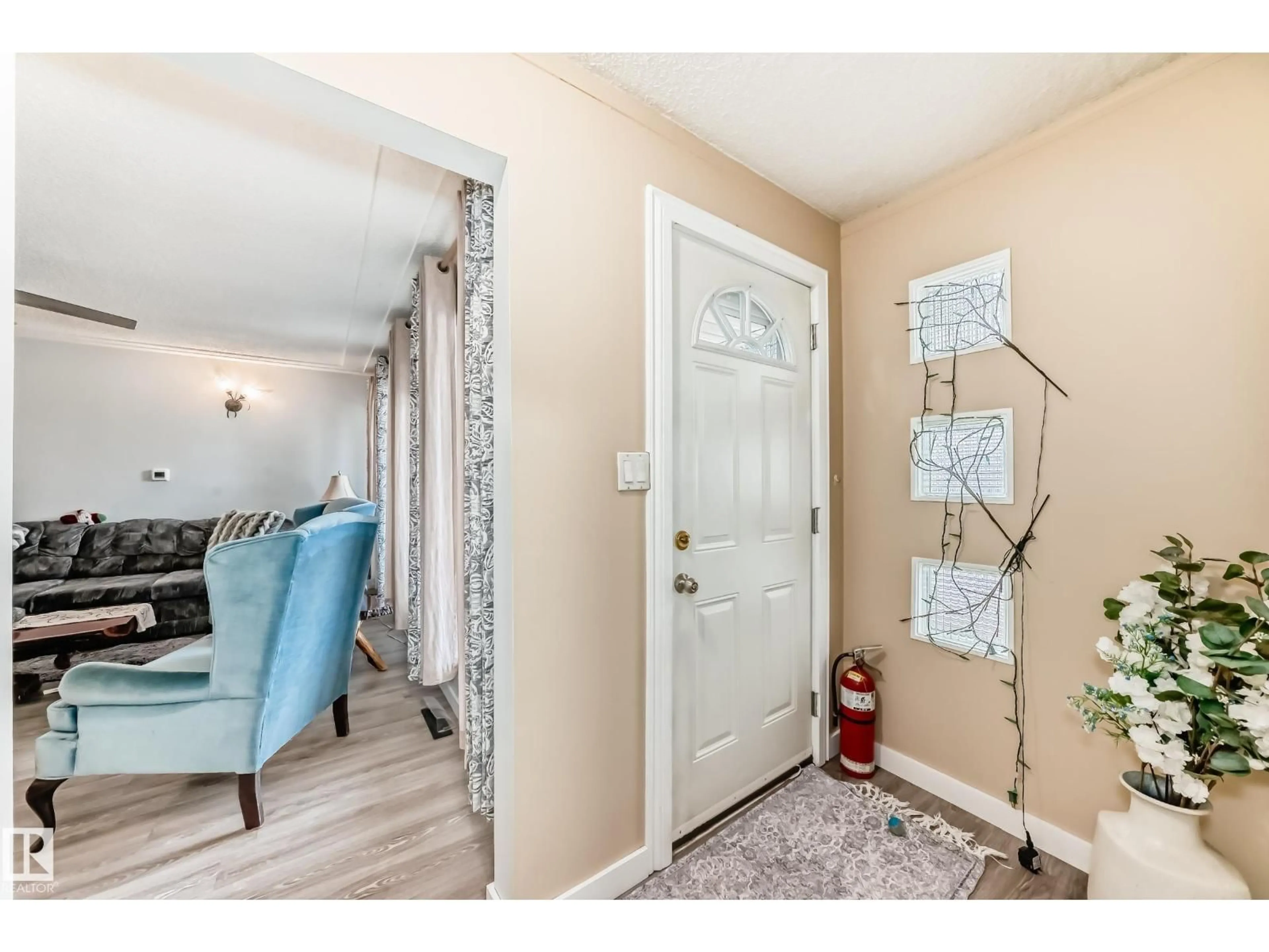 Indoor entryway for 13519 118 AV, Edmonton Alberta T5L2L9