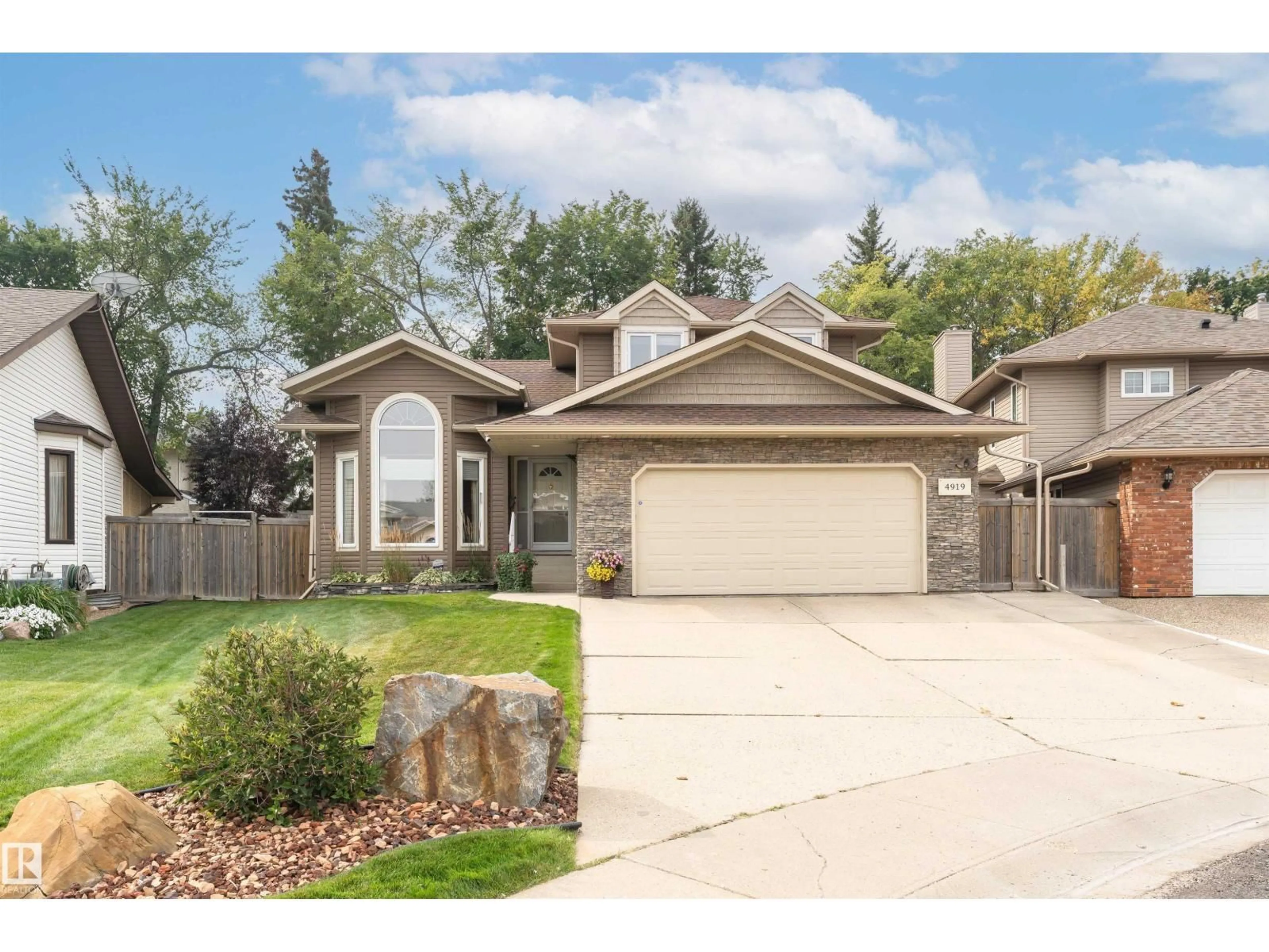 Home with vinyl exterior material, street for 4919 43A AV, Edmonton Alberta T6L6J5