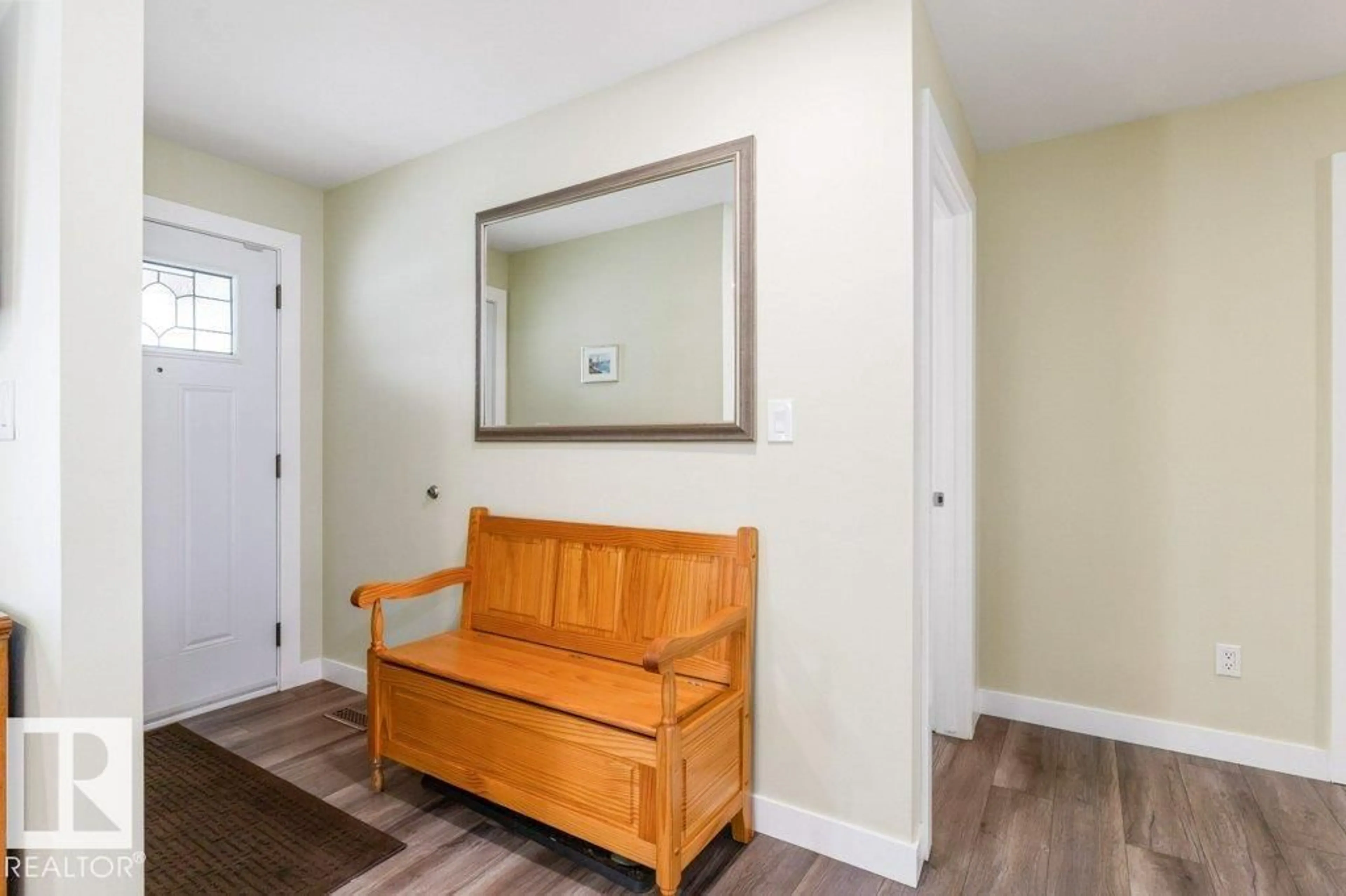 Indoor entryway for 16119 101 ST, Edmonton Alberta T5X5A3