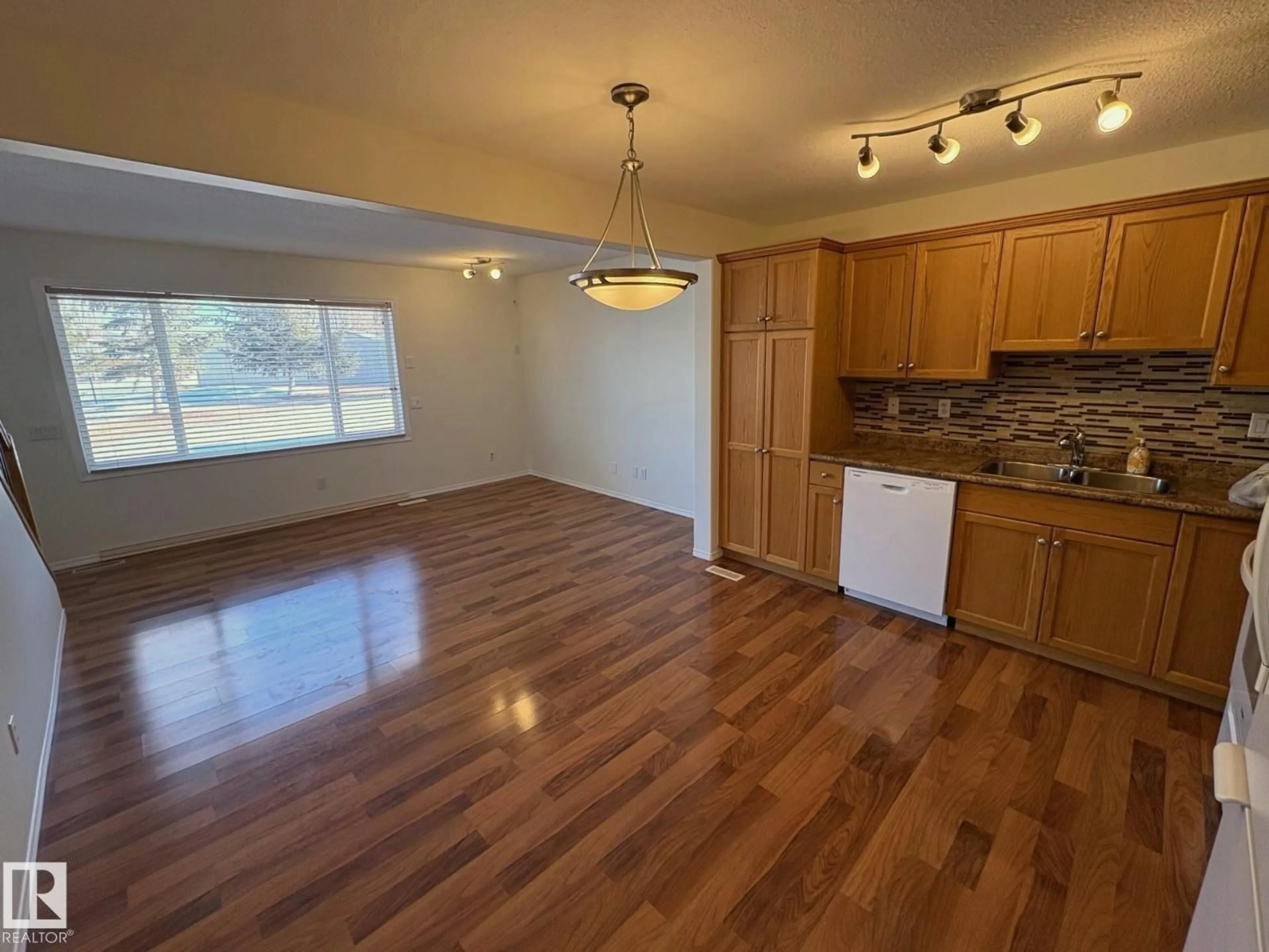 Unknown for 16 - 2816 34 AV, Edmonton Alberta T6T2B4