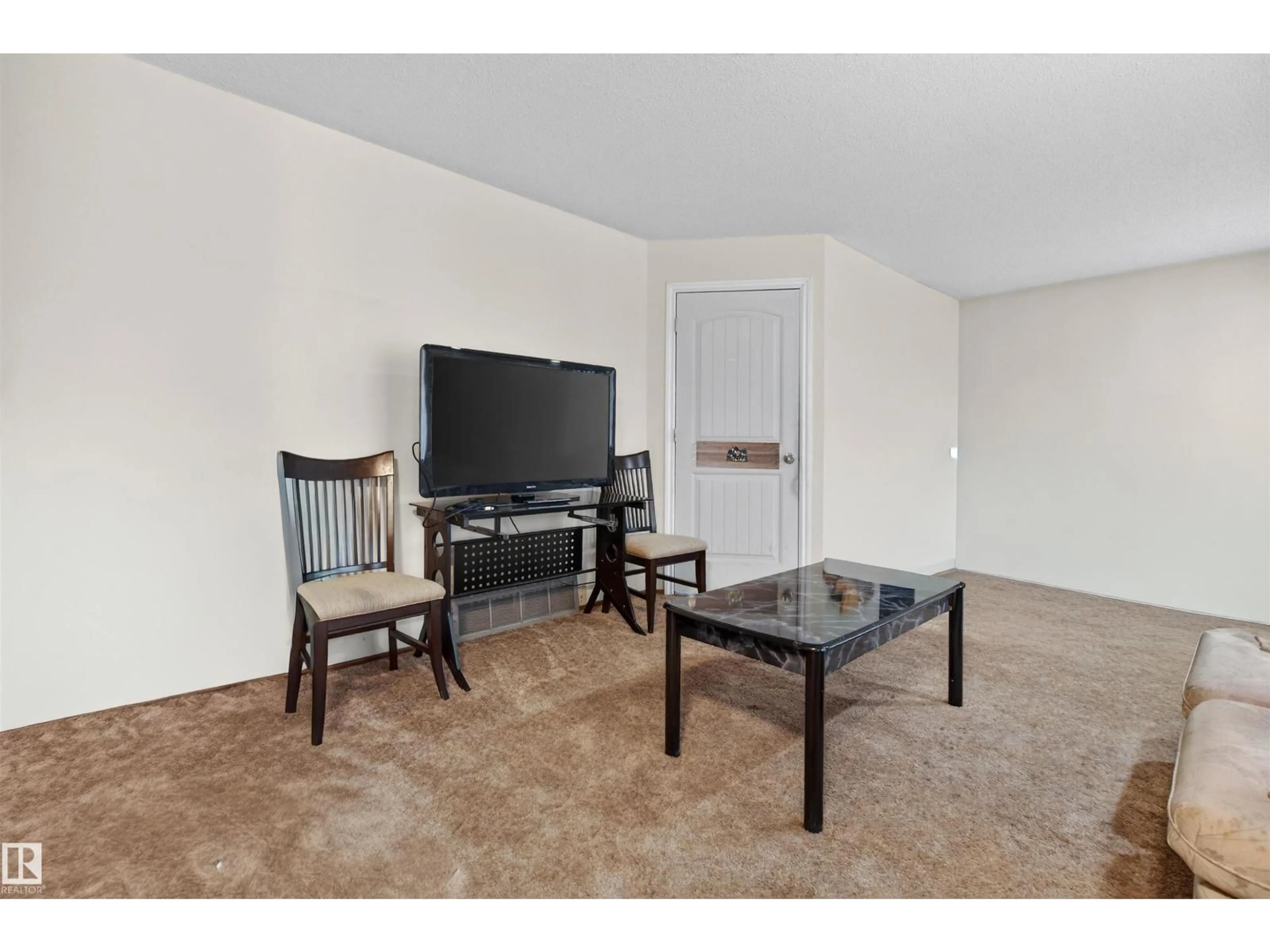 A pic of a room for 4104 109 ST NW, Edmonton Alberta T6J2P9