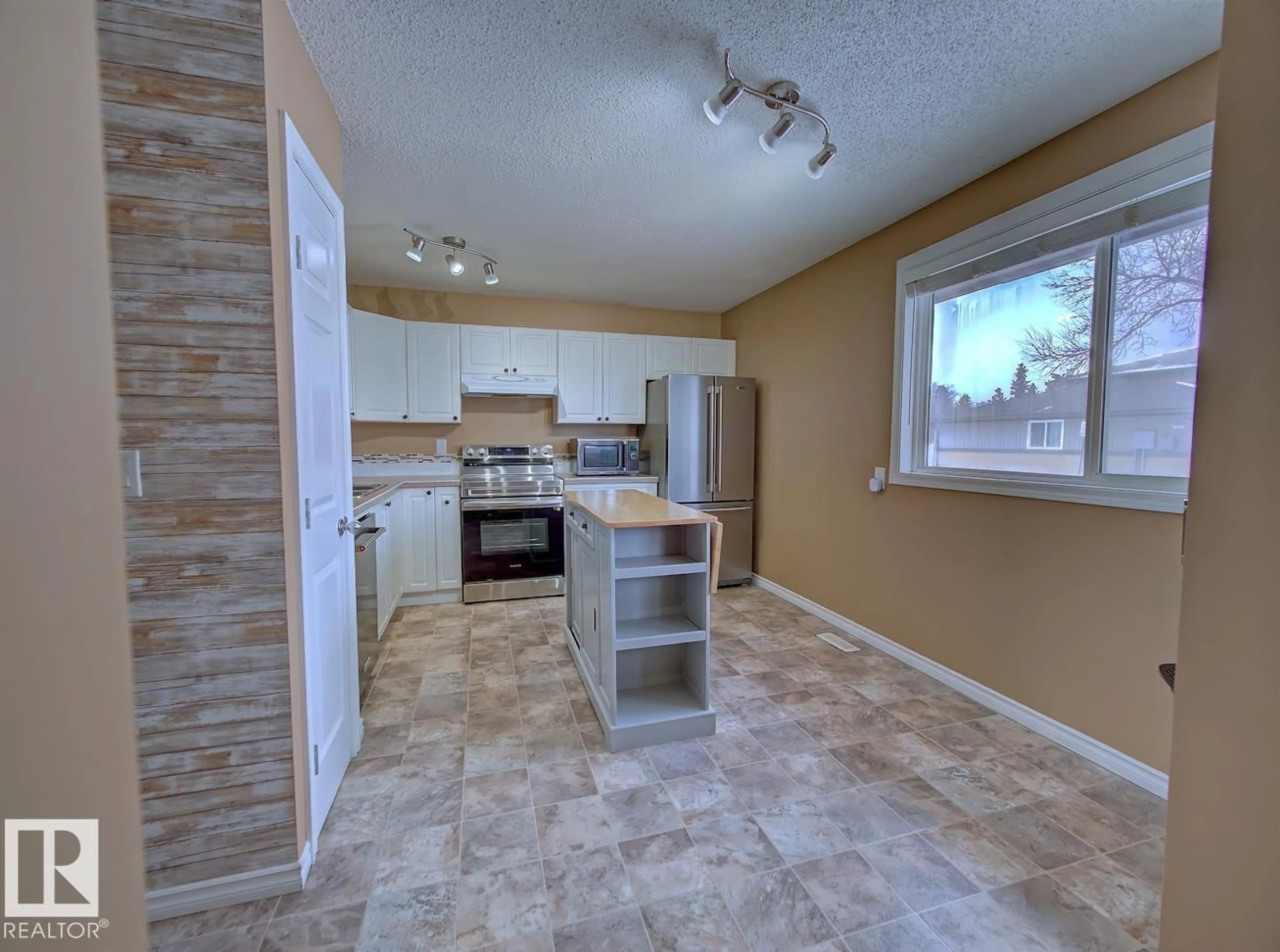 Open concept kitchen, unknown for 5 - 8930 99 AV, Fort Saskatchewan Alberta T8L3L1