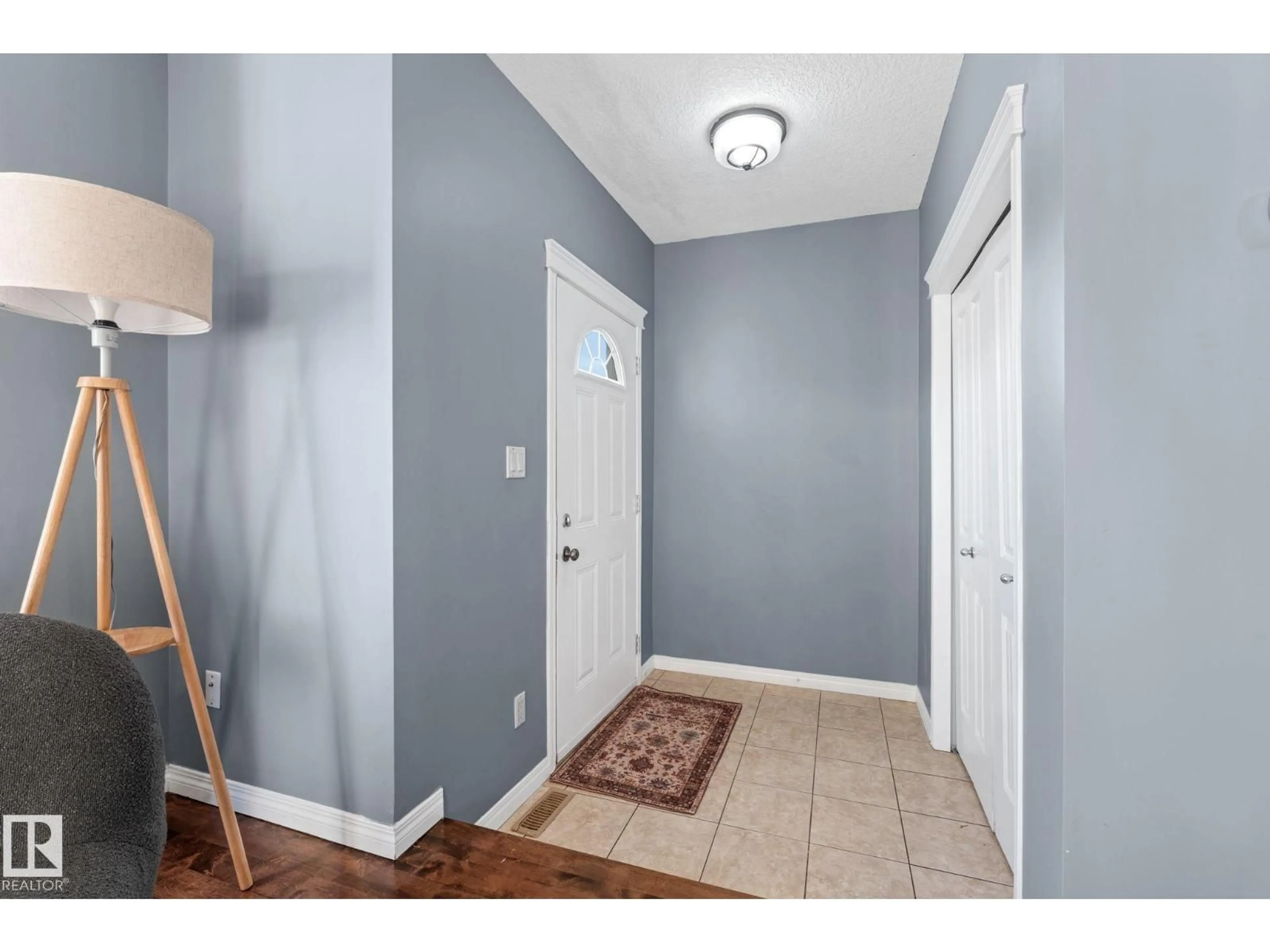 Indoor entryway for NW - 12713 116 ST, Edmonton Alberta T5E5H1