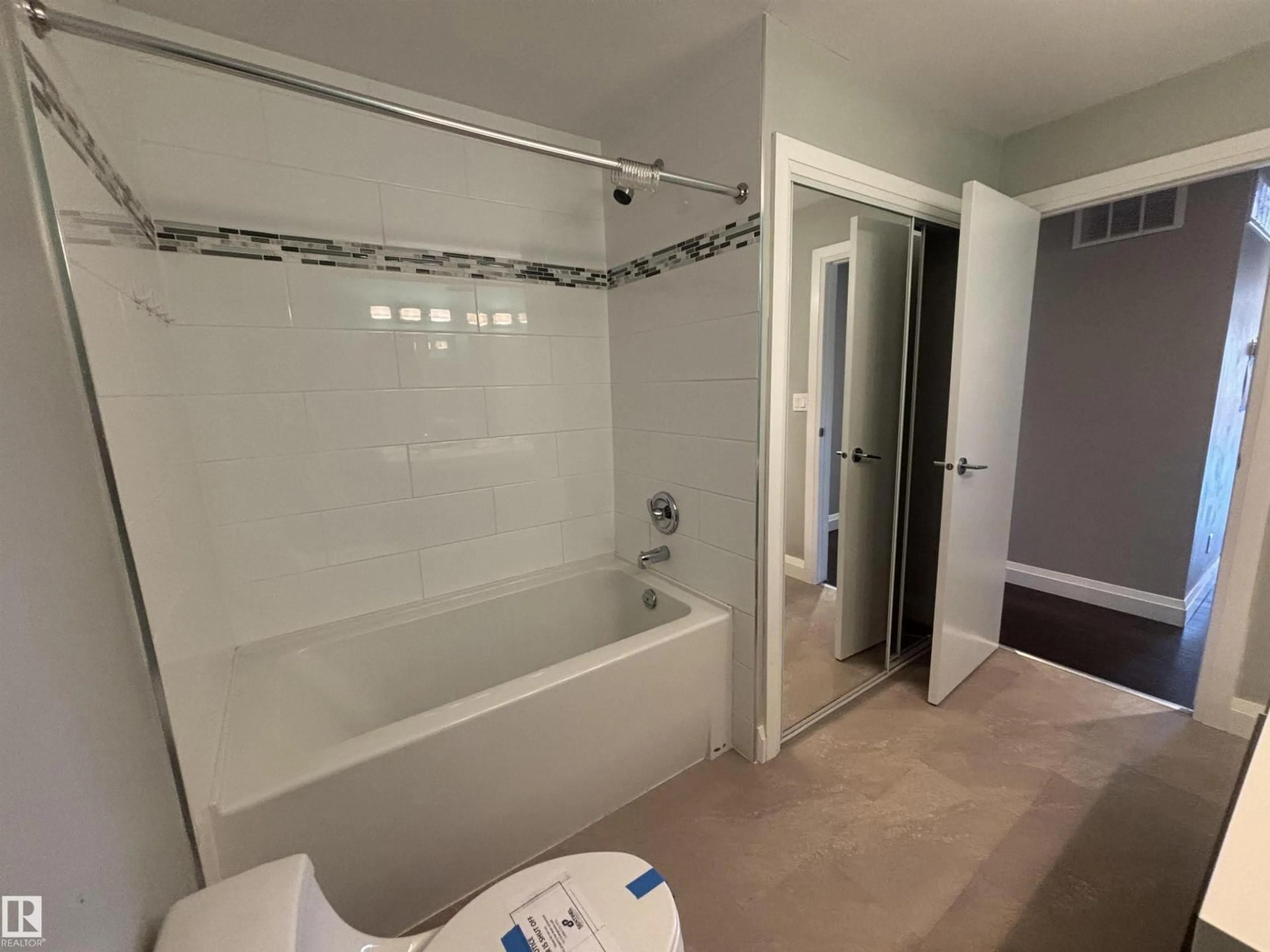 A pic of a room for 5979 40 AV, Edmonton Alberta T6L3P6