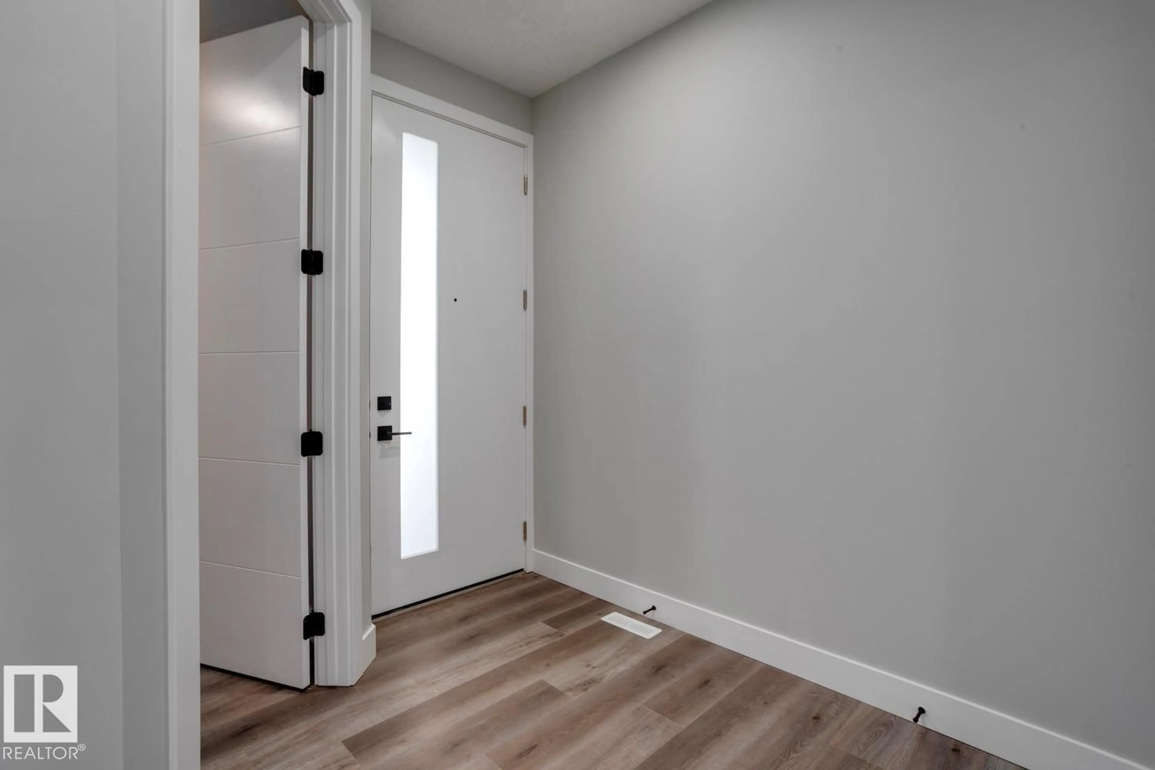 Indoor entryway for 3601 42 AV, Beaumont Alberta T4X3G4