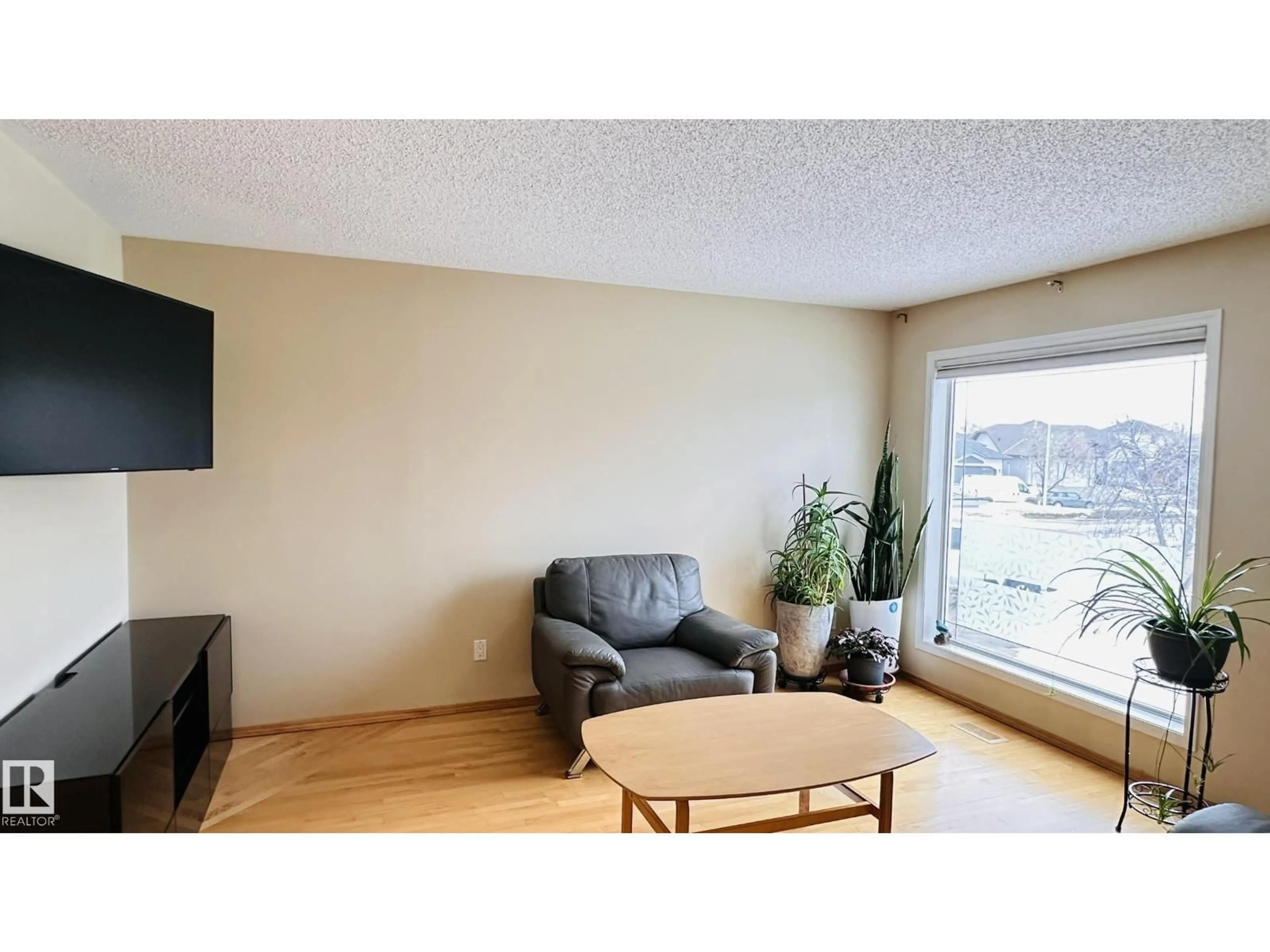 Unknown for 3912 30 ST, Edmonton Alberta T6T1K4