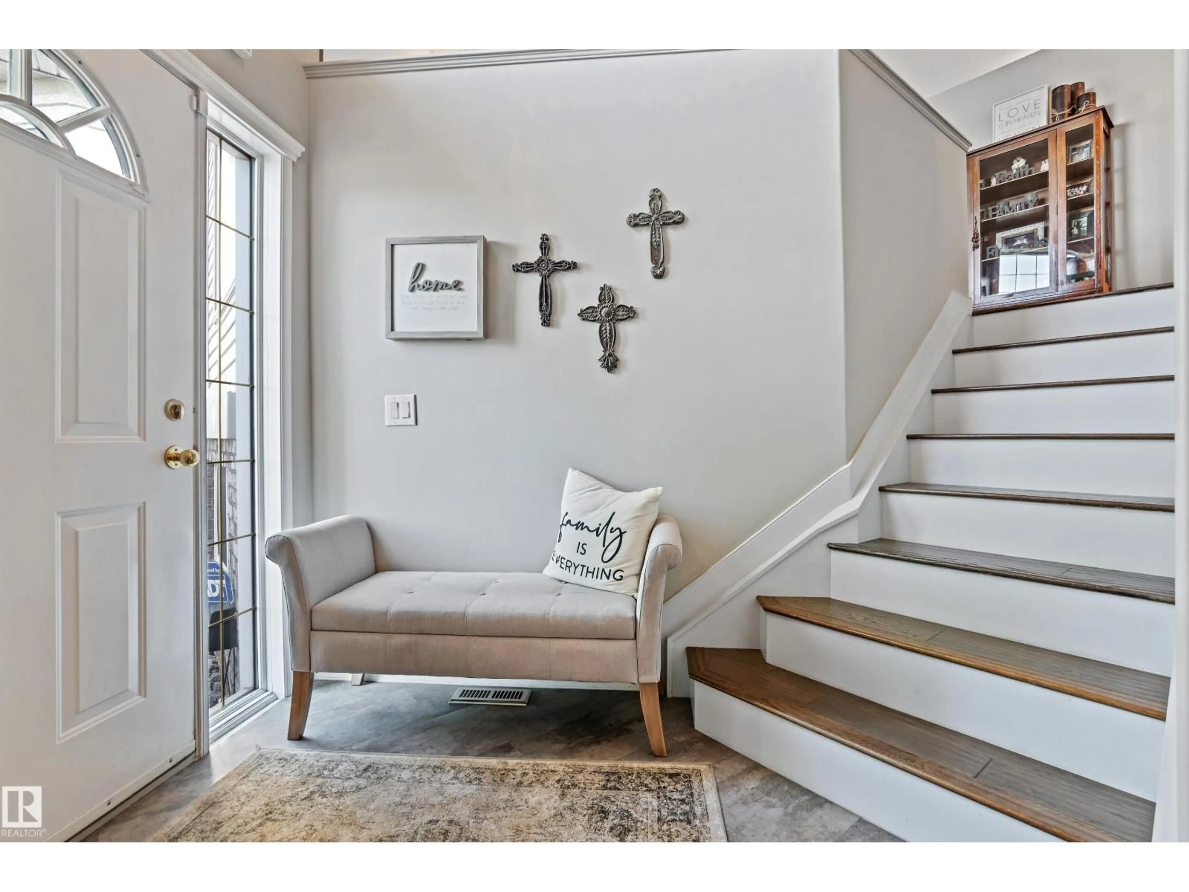 Indoor entryway for 16507 81 ST, Edmonton Alberta T5Z3J4