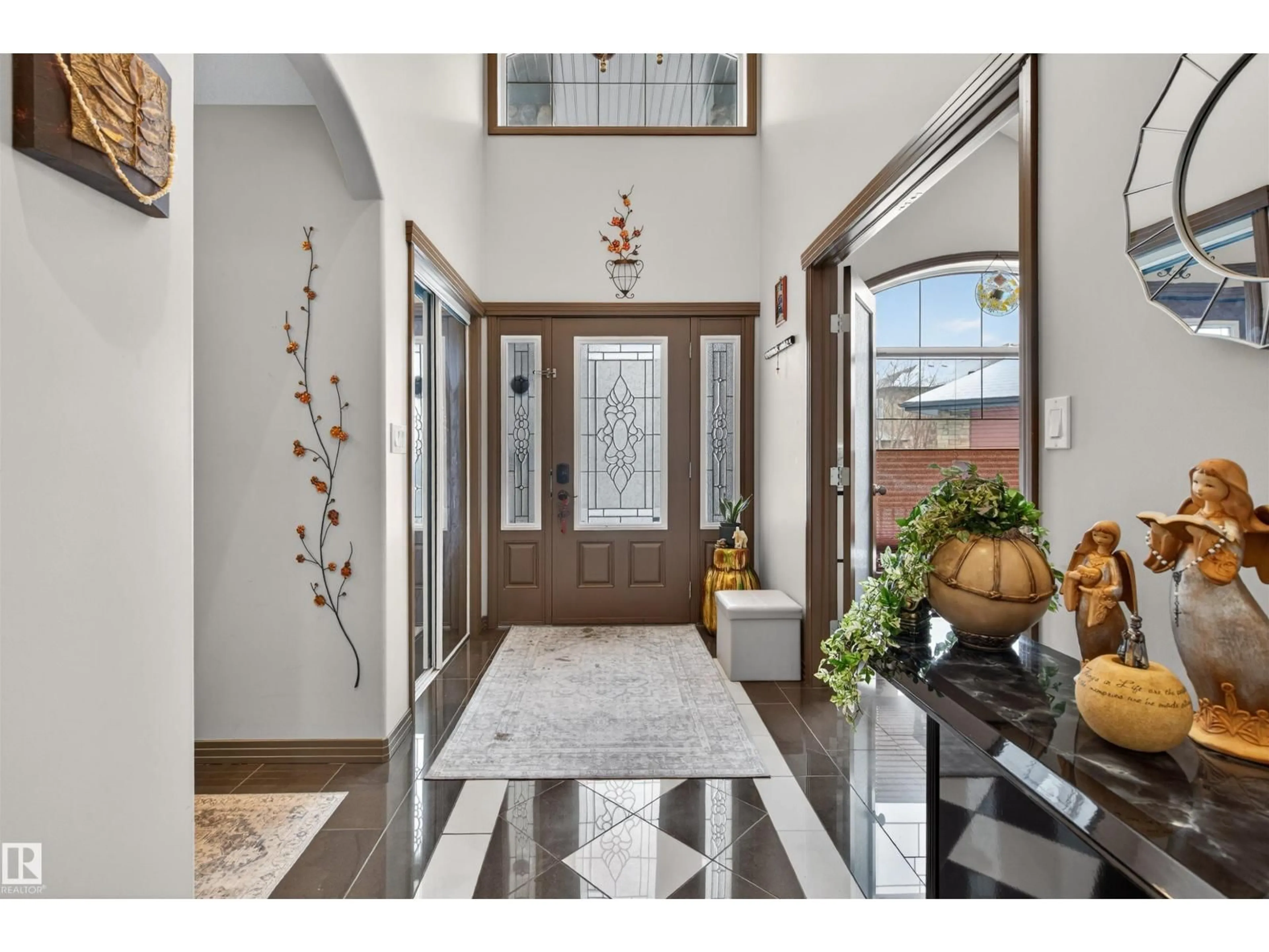 Indoor entryway for 1213 CUNNINGHAM DR, Edmonton Alberta T6W0R5