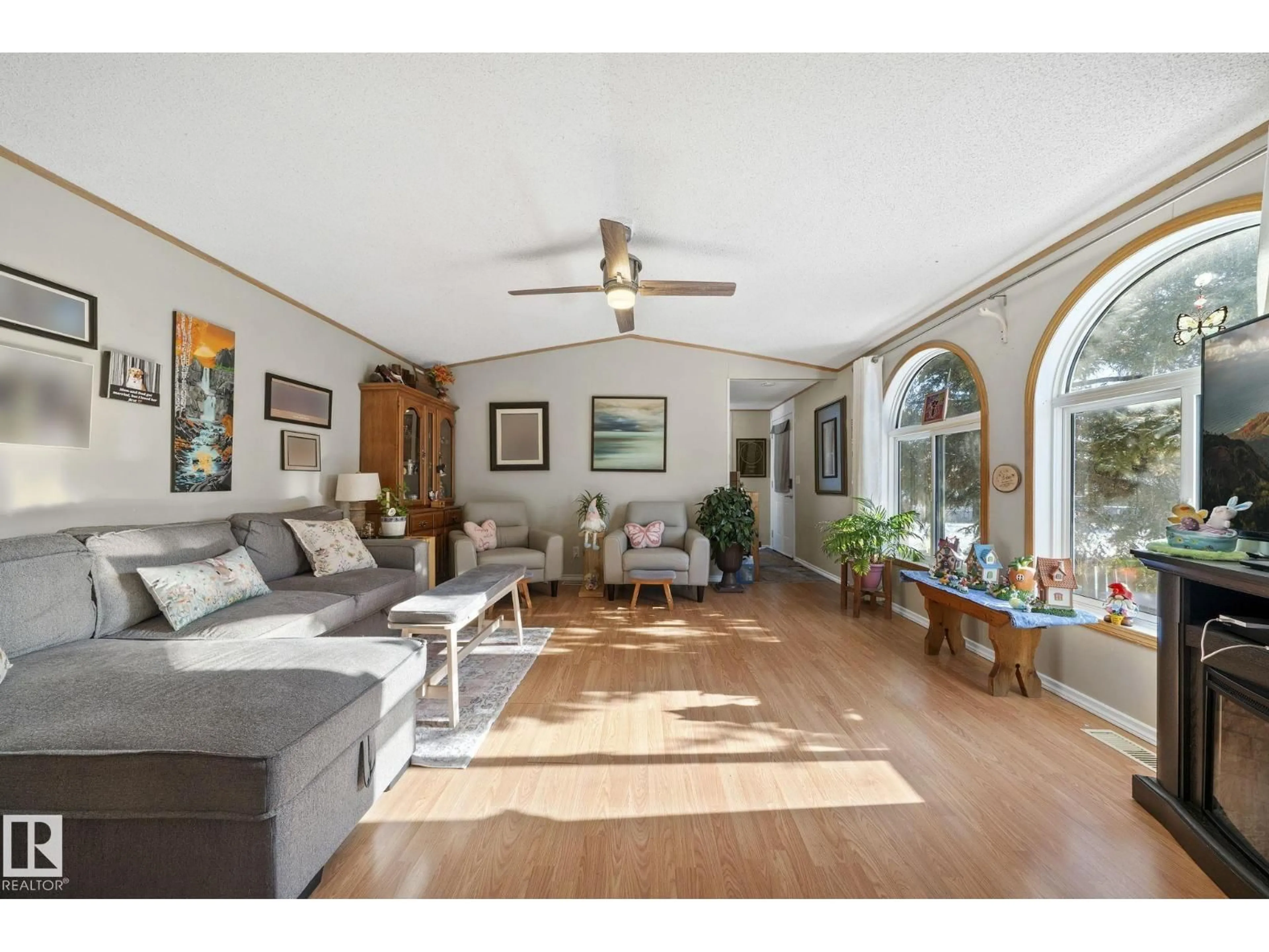 Living room with furniture, unknown for 66 EVERGREEN PARK NE, Edmonton Alberta T5Y4M2