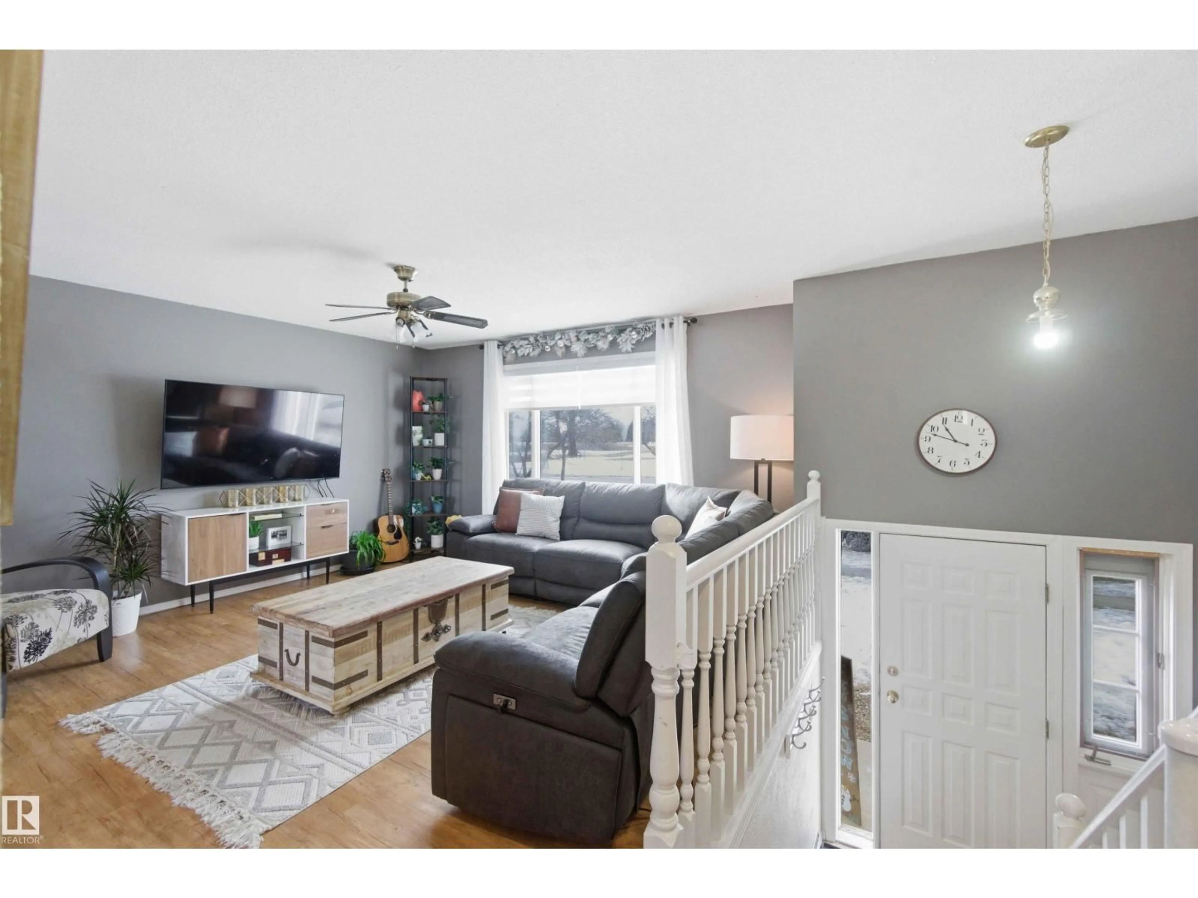 Living room with furniture, wood/laminate floor for 6008 54 AV, Camrose Alberta T4V4G6