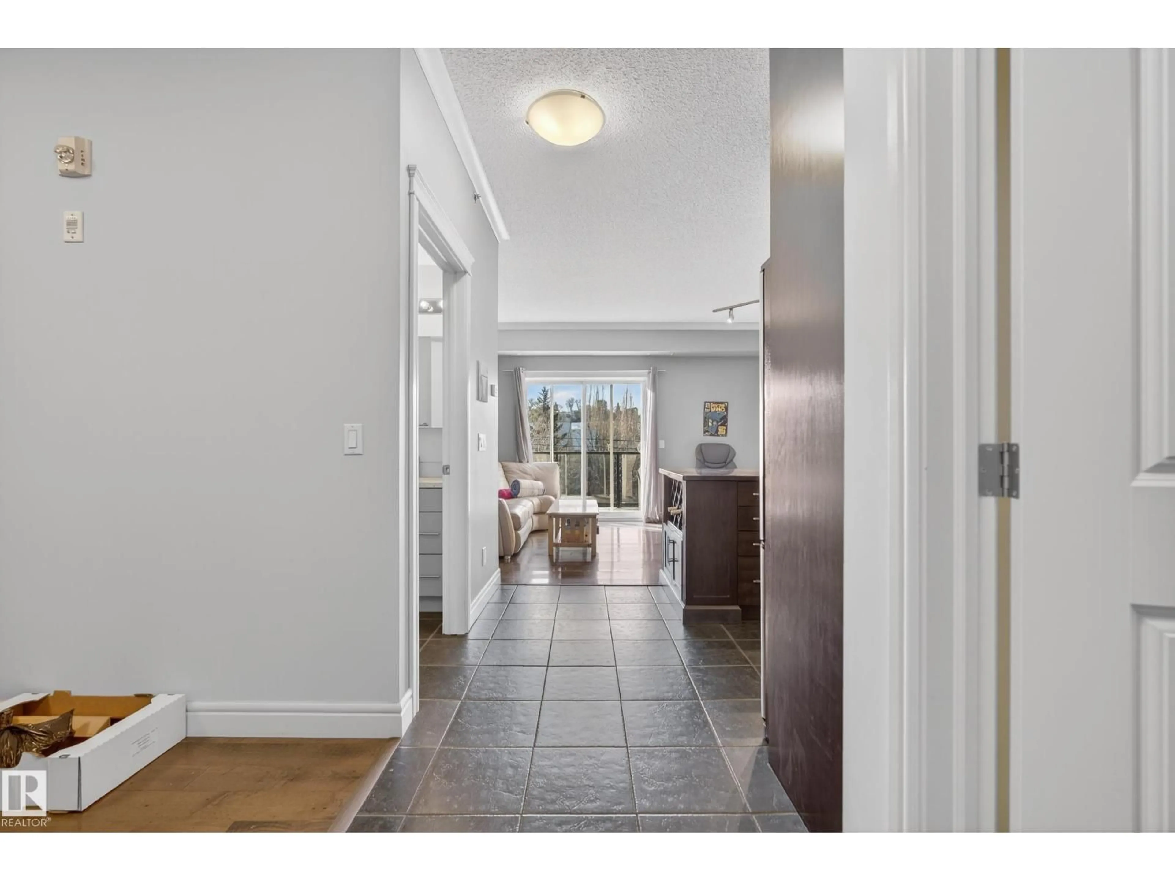 Indoor entryway for #307 - 9750 94 ST, Edmonton Alberta T6C2E3