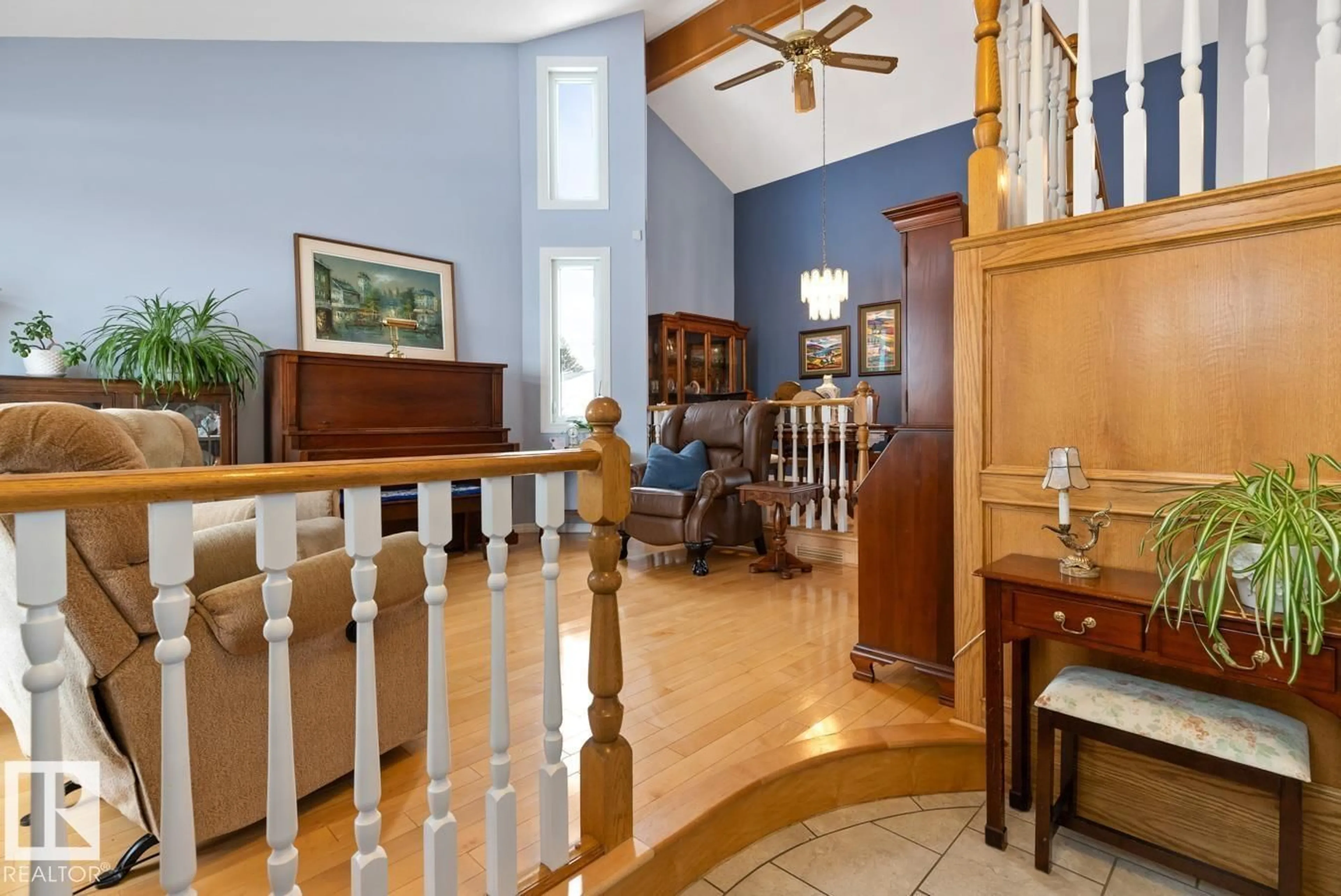 Indoor foyer for 12824 157 AV, Edmonton Alberta T6V1A7