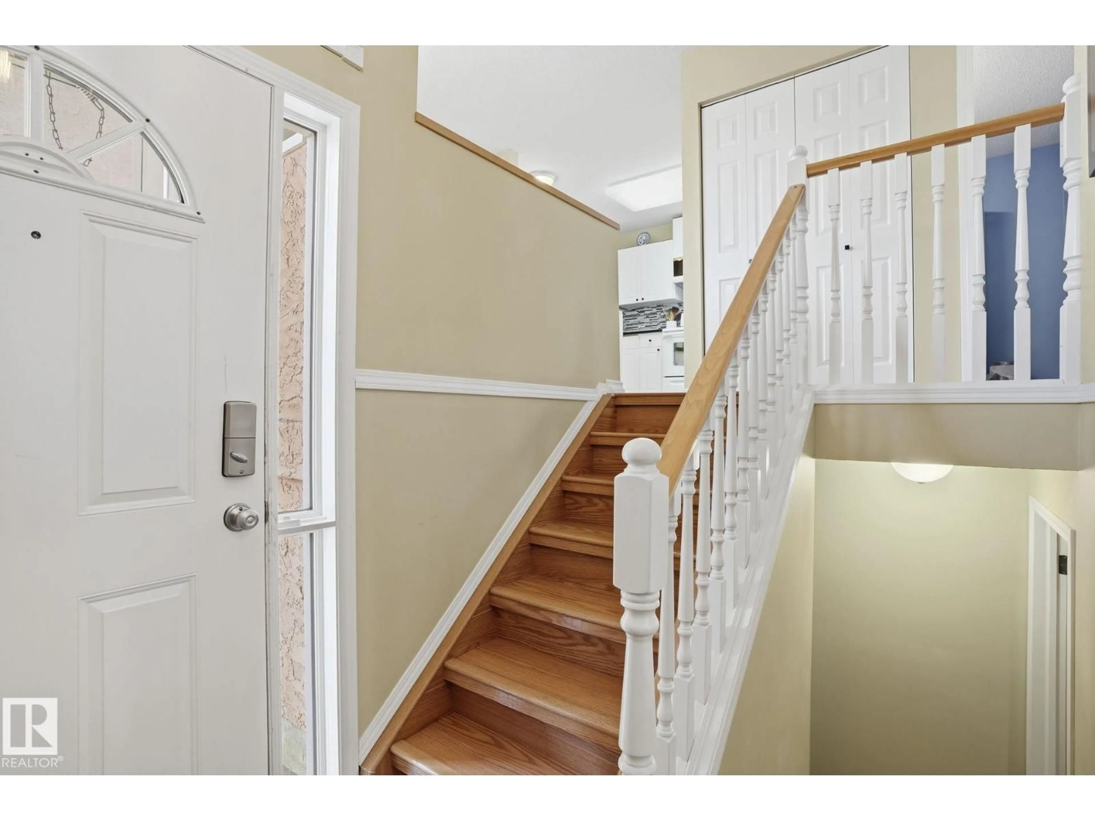 Indoor entryway for #108 - 11115 9 AV, Edmonton Alberta T6J6Z1