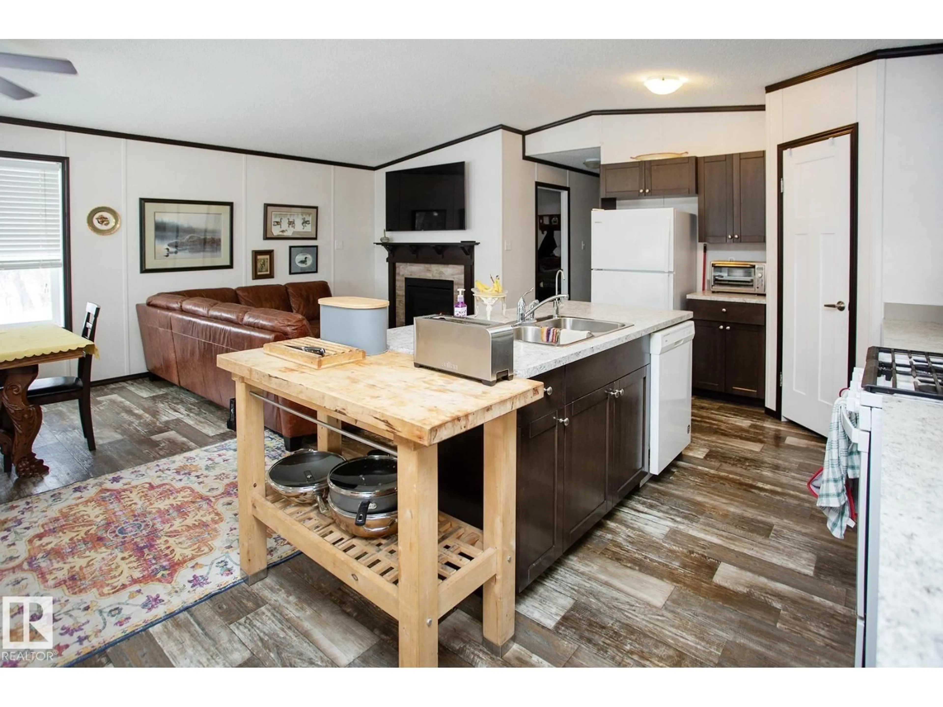 Open concept kitchen, unknown for 56025 RGE ROAD 241, Rural Sturgeon County Alberta T0A0K0