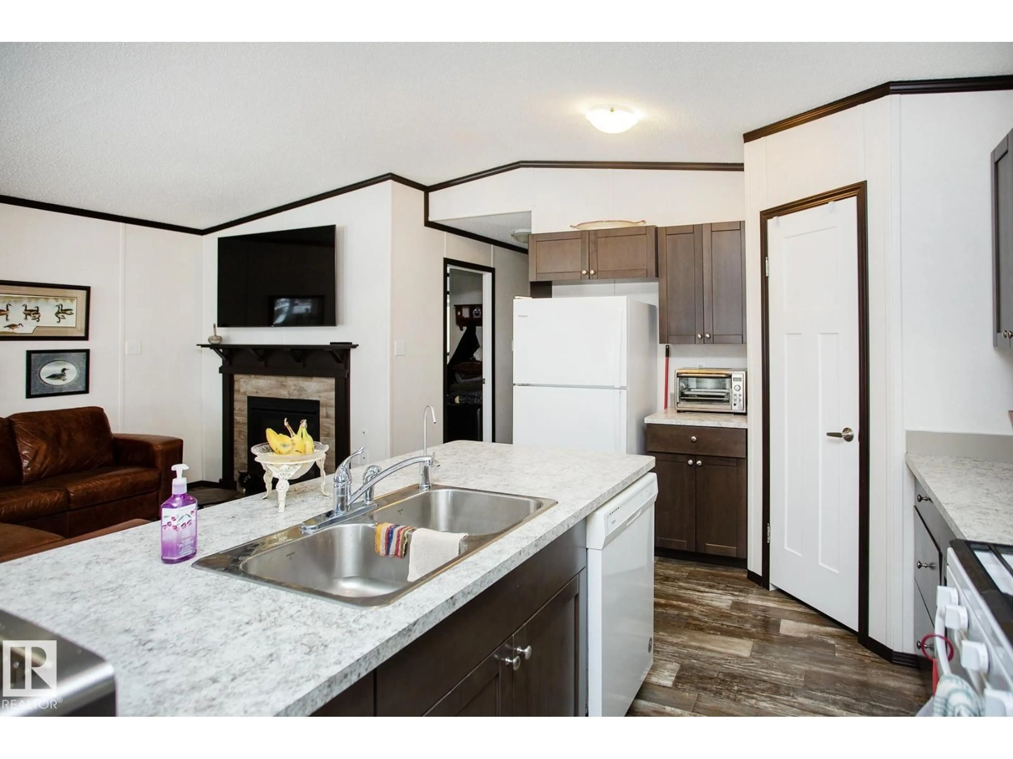 Open concept kitchen, unknown for 56025 RGE ROAD 241, Rural Sturgeon County Alberta T0A0K0
