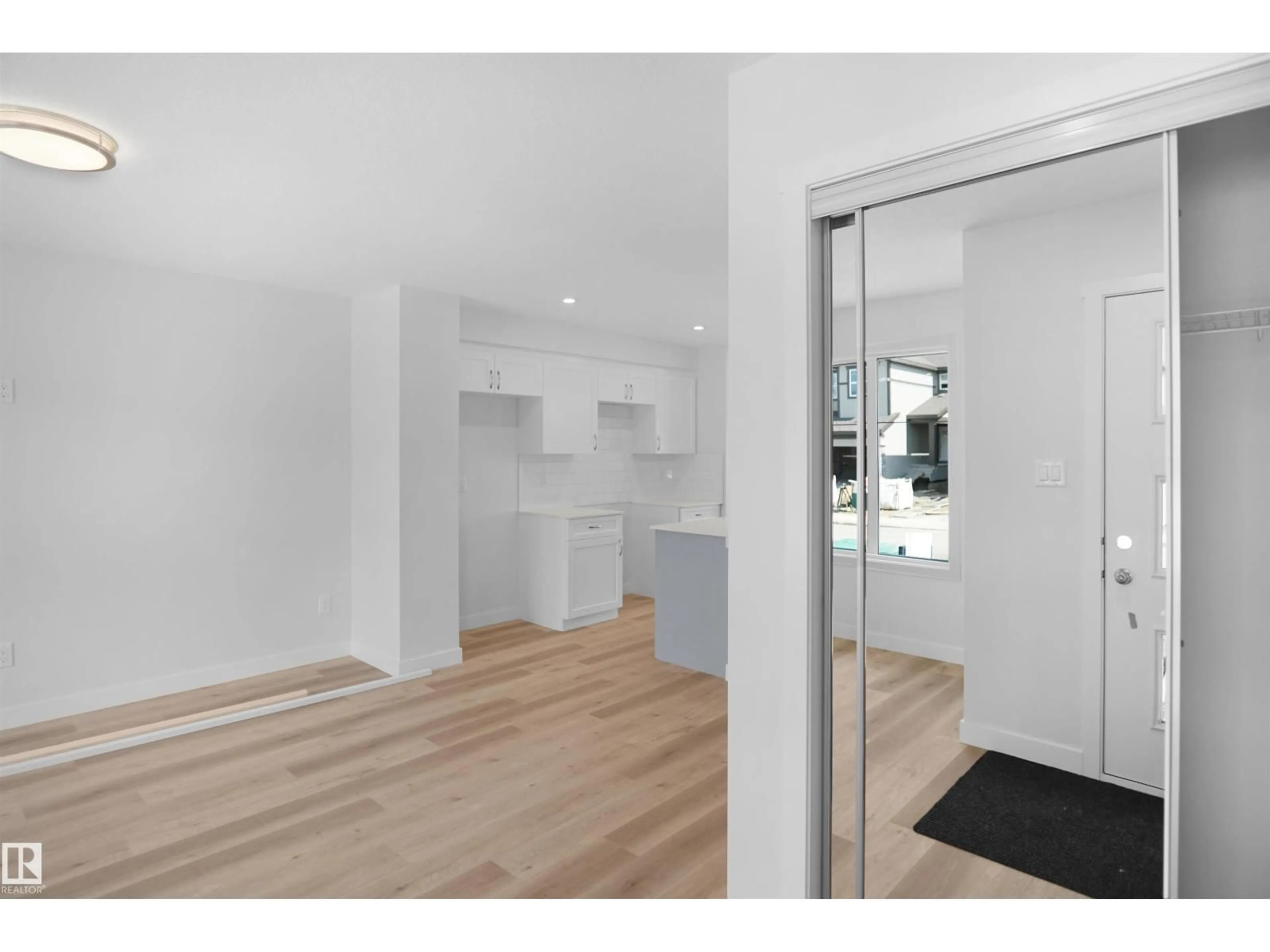 Indoor entryway for 20847 16 AV, Edmonton Alberta T6M1L2