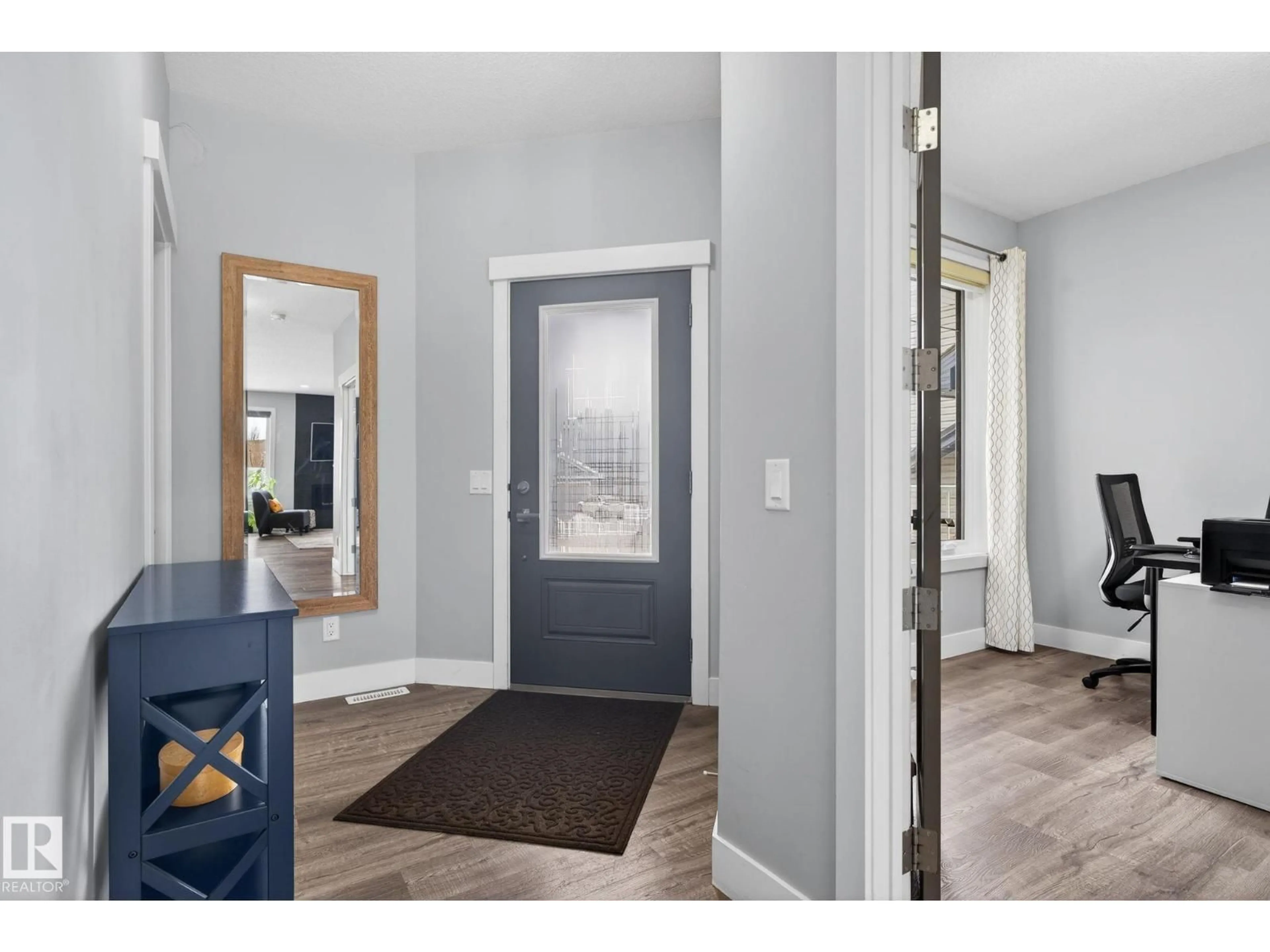 Indoor entryway for 36 RIVIERE, St. Albert Alberta T8N7N9