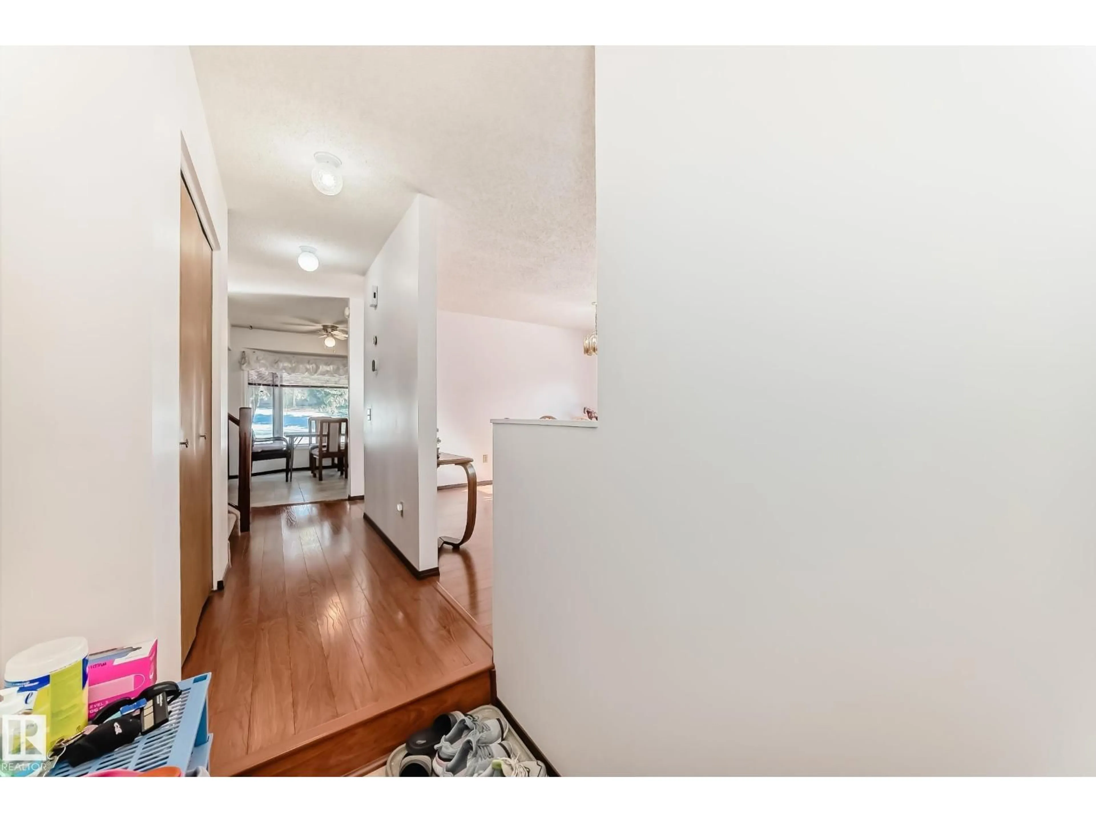 Indoor foyer for NW - 3933 103B ST, Edmonton Alberta T6J2X8