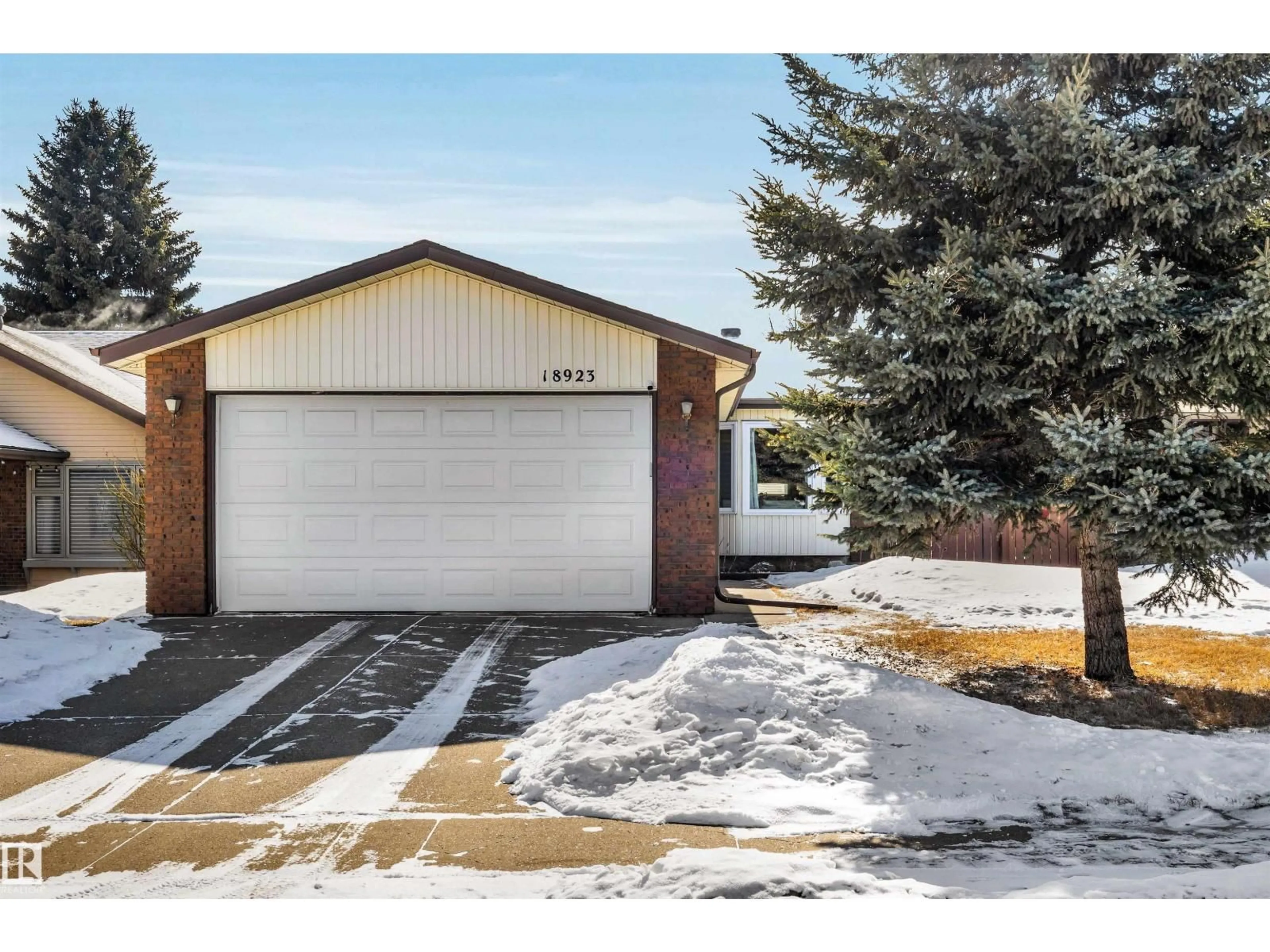 Indoor garage for 18923 86A AV, Edmonton Alberta T5T4X9