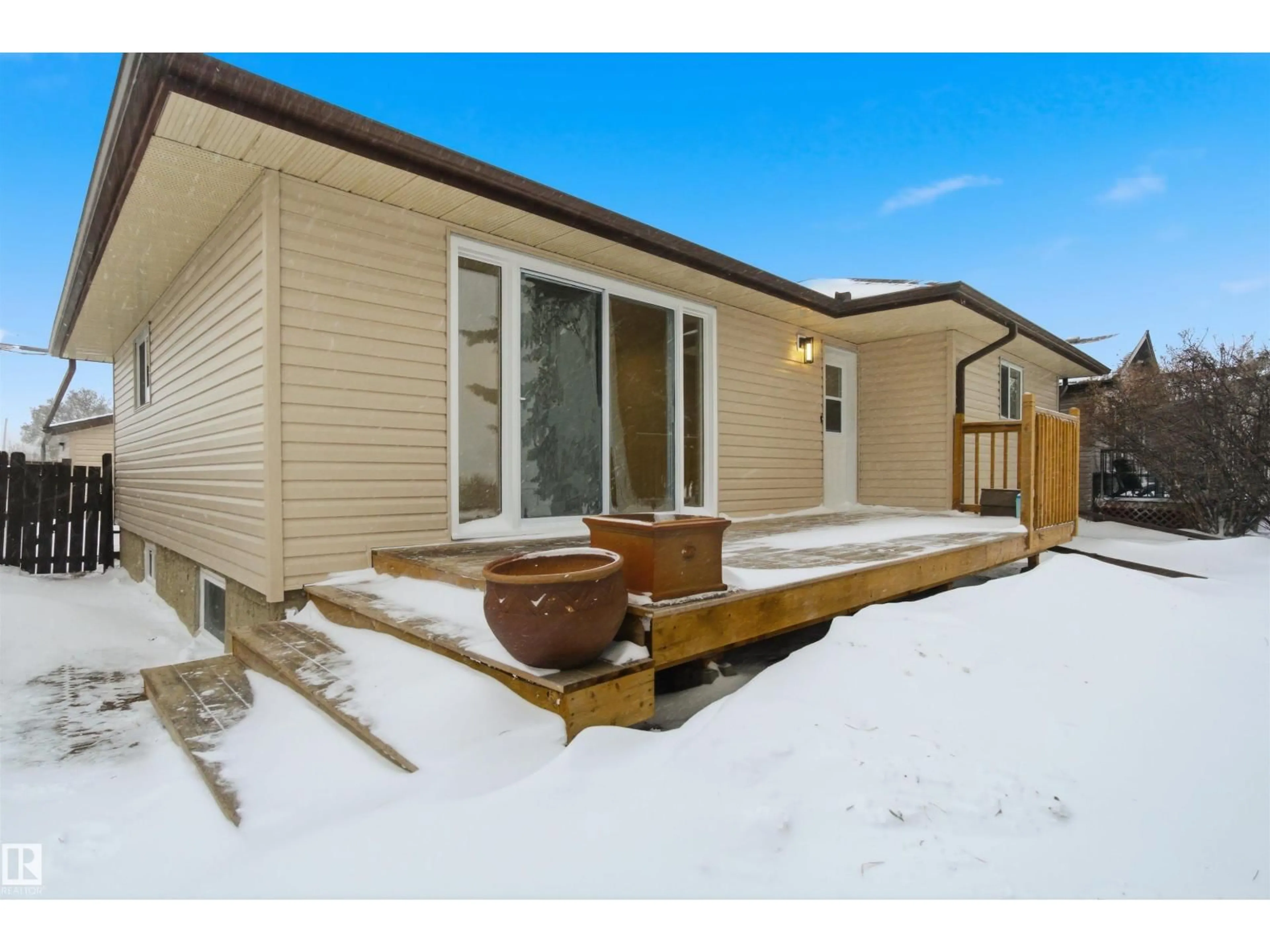 Patio, street for 5711 95 AV, Edmonton Alberta T6B1A4