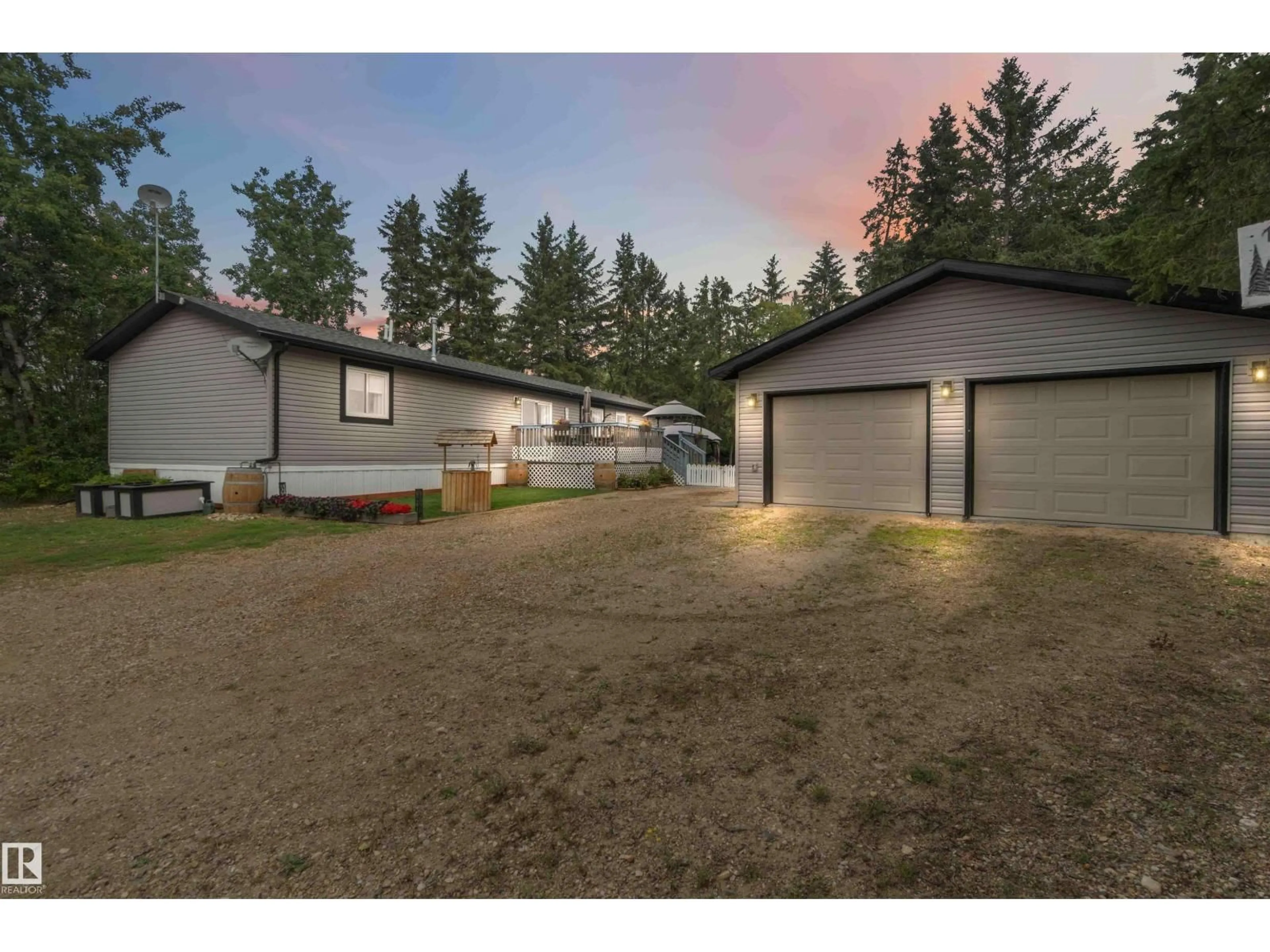 A pic from outside/outdoor area/front of a property/back of a property/a pic from drone, street for 665 RANGE ROAD 124, Rural Smoky Lake County Alberta T0A3E0
