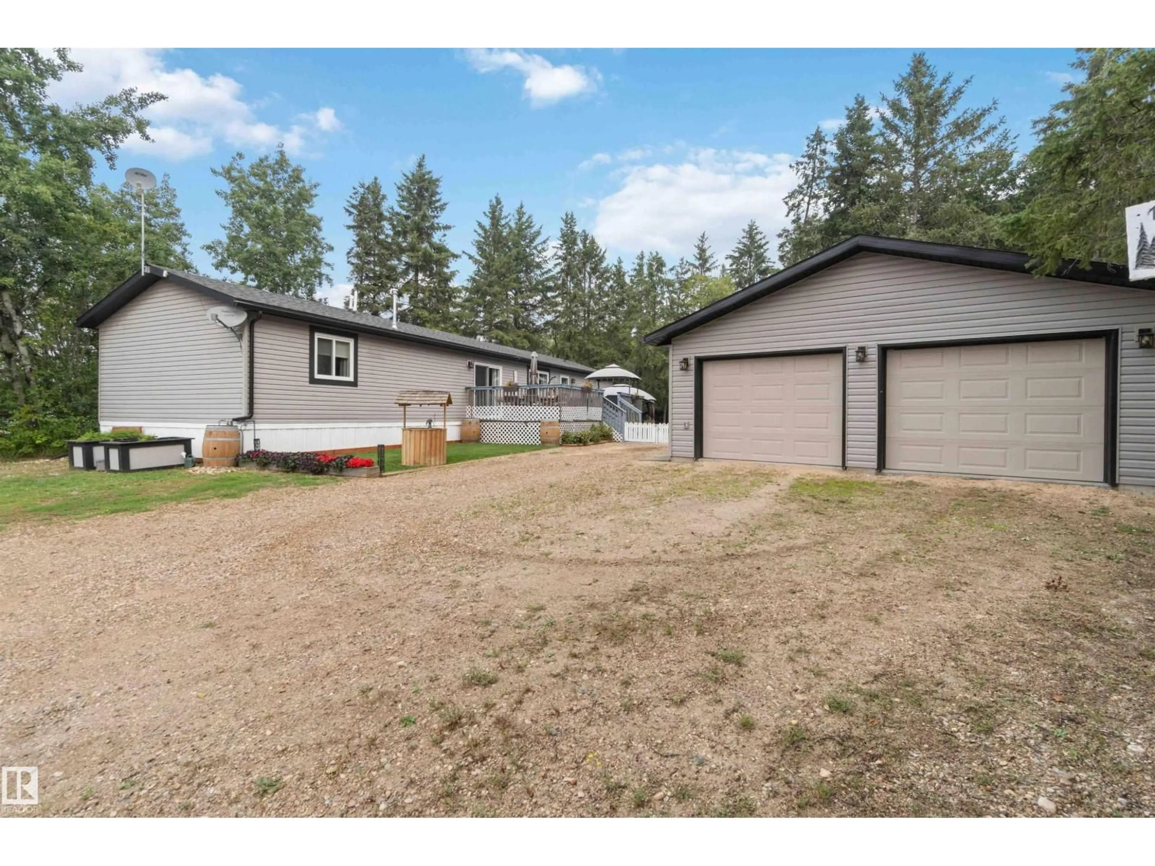 A pic from outside/outdoor area/front of a property/back of a property/a pic from drone, street for 665 RANGE ROAD 124, Rural Smoky Lake County Alberta T0A3E0