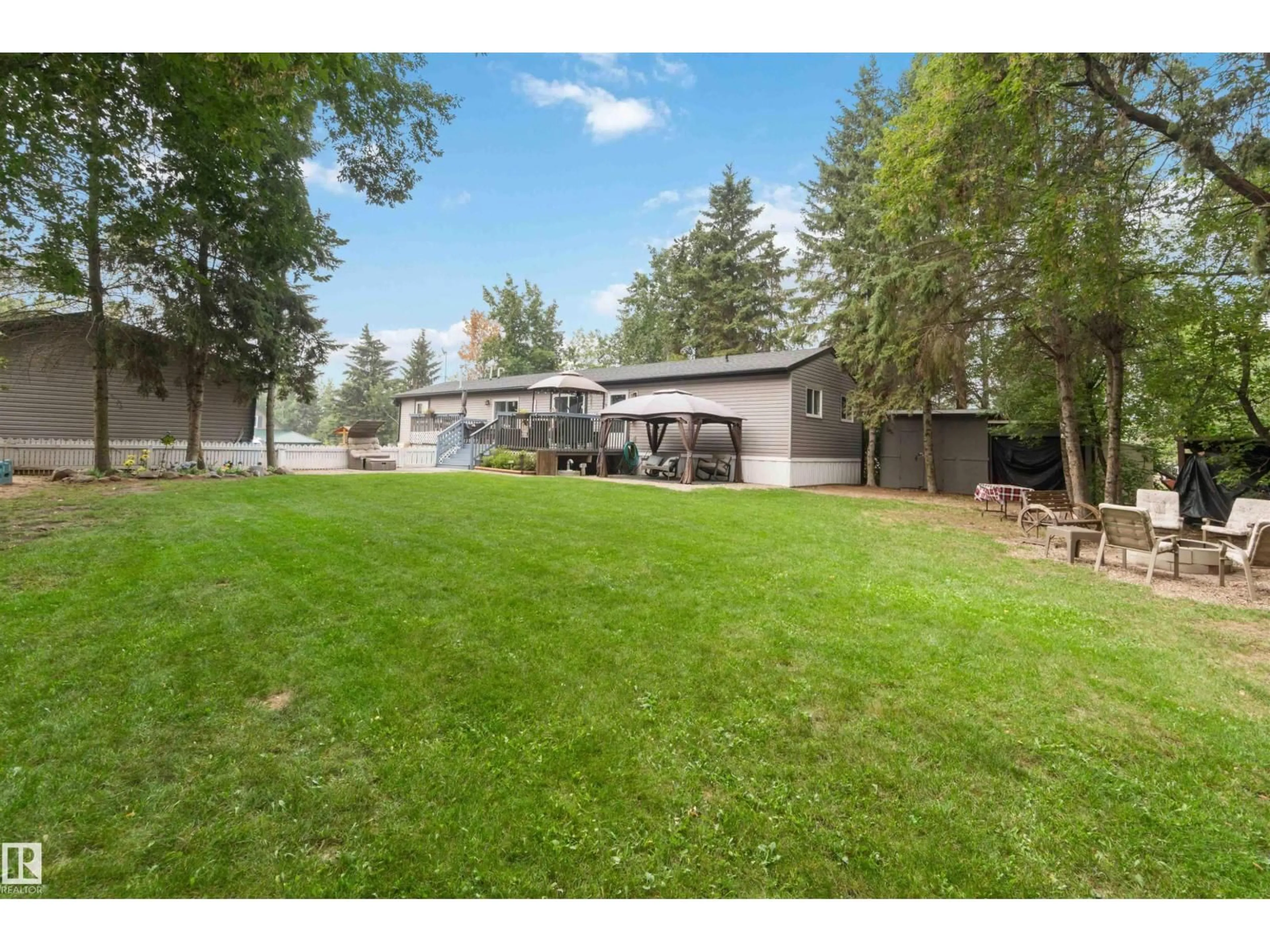 A pic from outside/outdoor area/front of a property/back of a property/a pic from drone, unknown for 665 RANGE ROAD 124, Rural Smoky Lake County Alberta T0A3E0