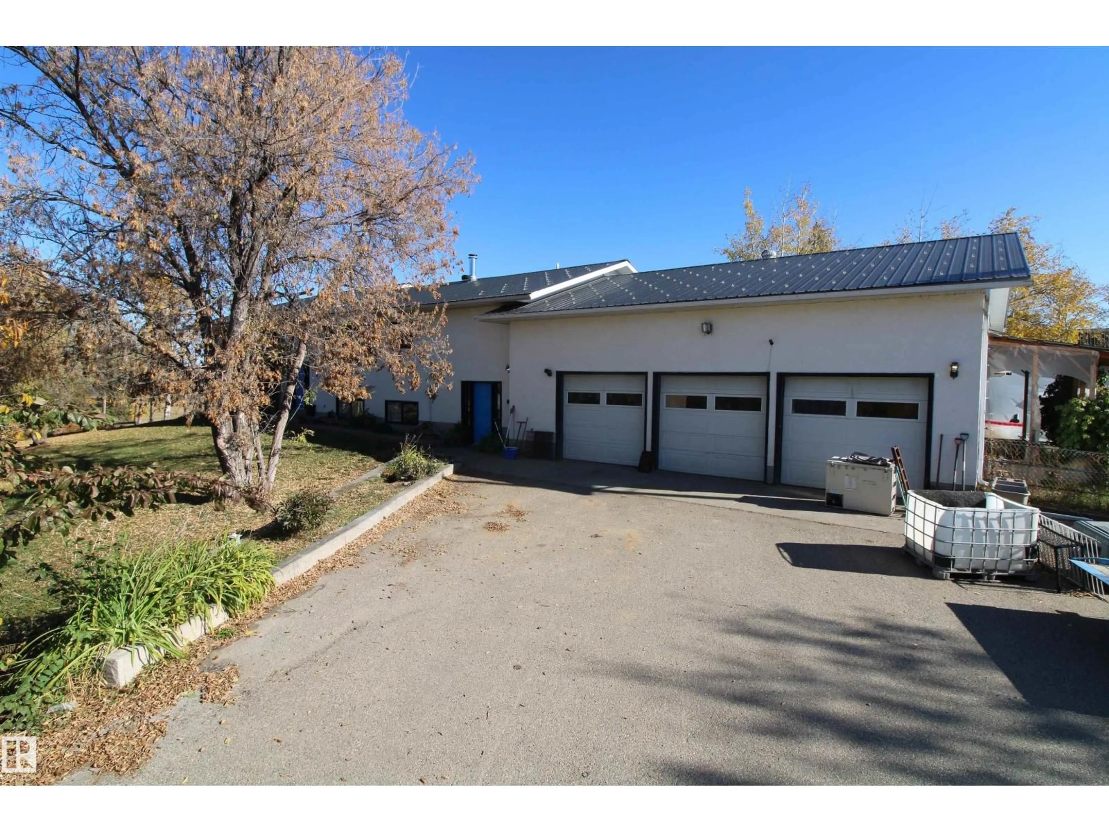 Indoor garage for 53021 RGE ROAD 73, Rural Parkland County Alberta T0E0S0