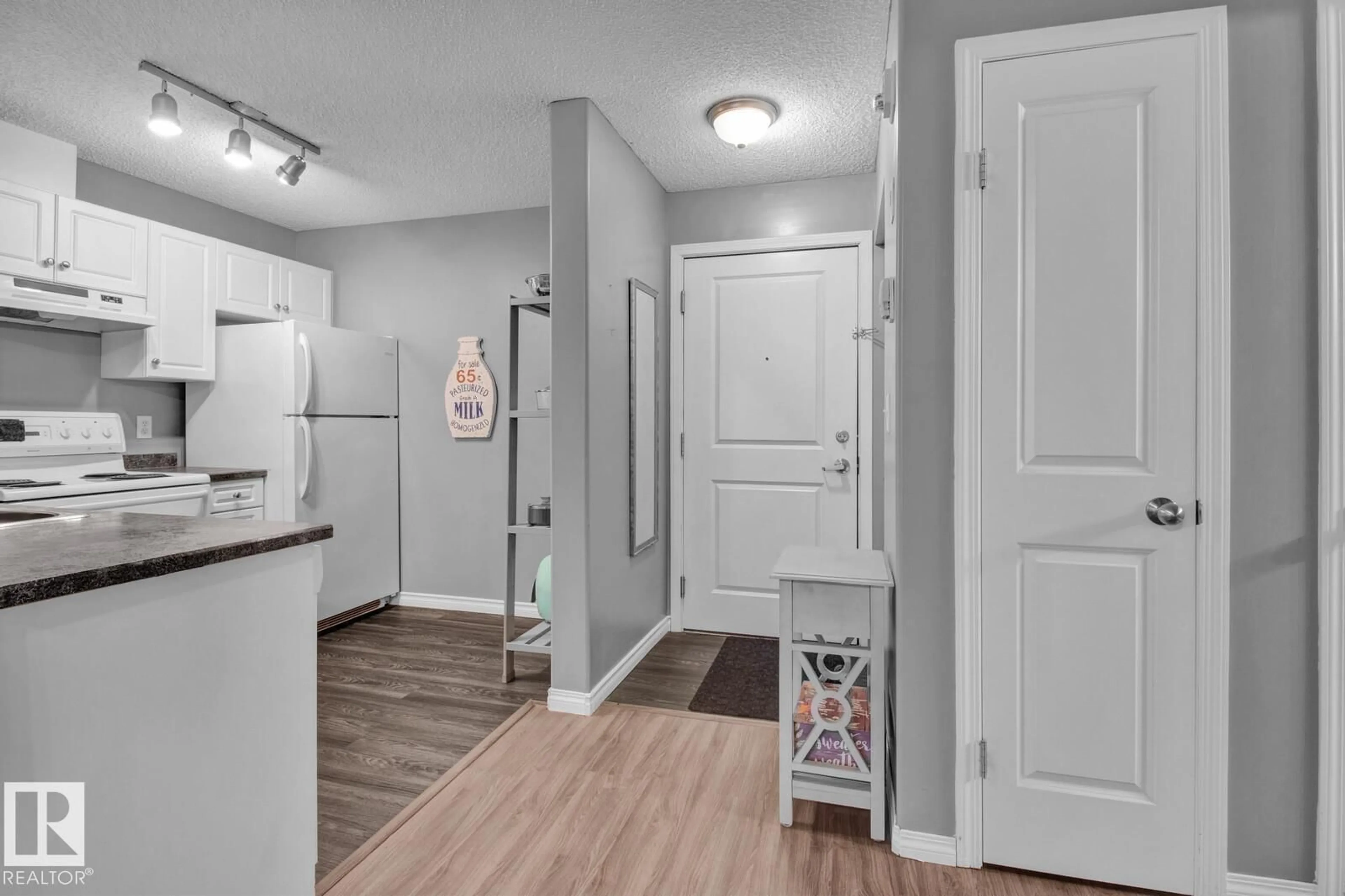 Indoor entryway for #114 - 14708 50 ST, Edmonton Alberta T5A5G9