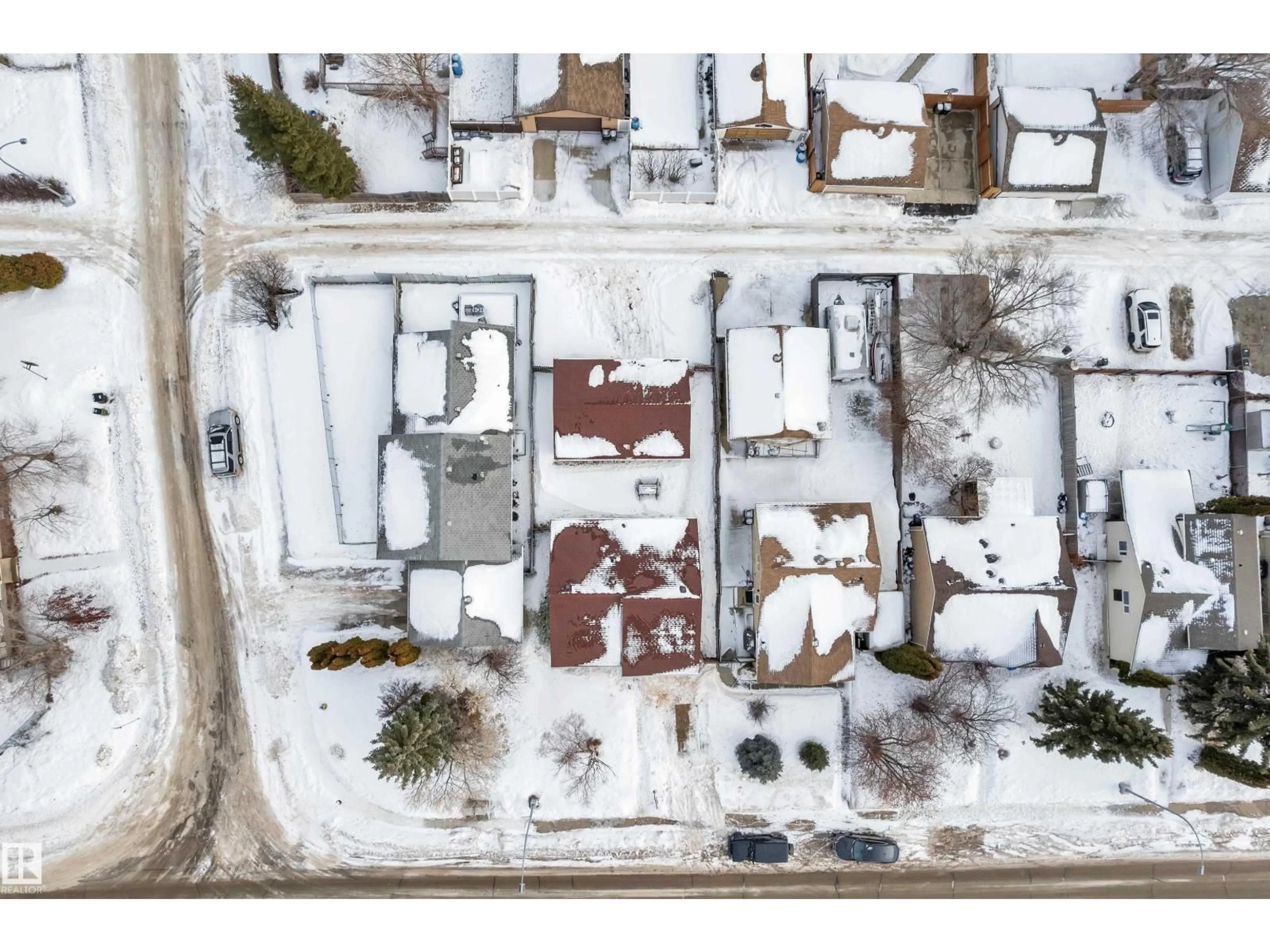 A pic from outside/outdoor area/front of a property/back of a property/a pic from drone, street for NW - 1755 37 ST, Edmonton Alberta T6L2P6
