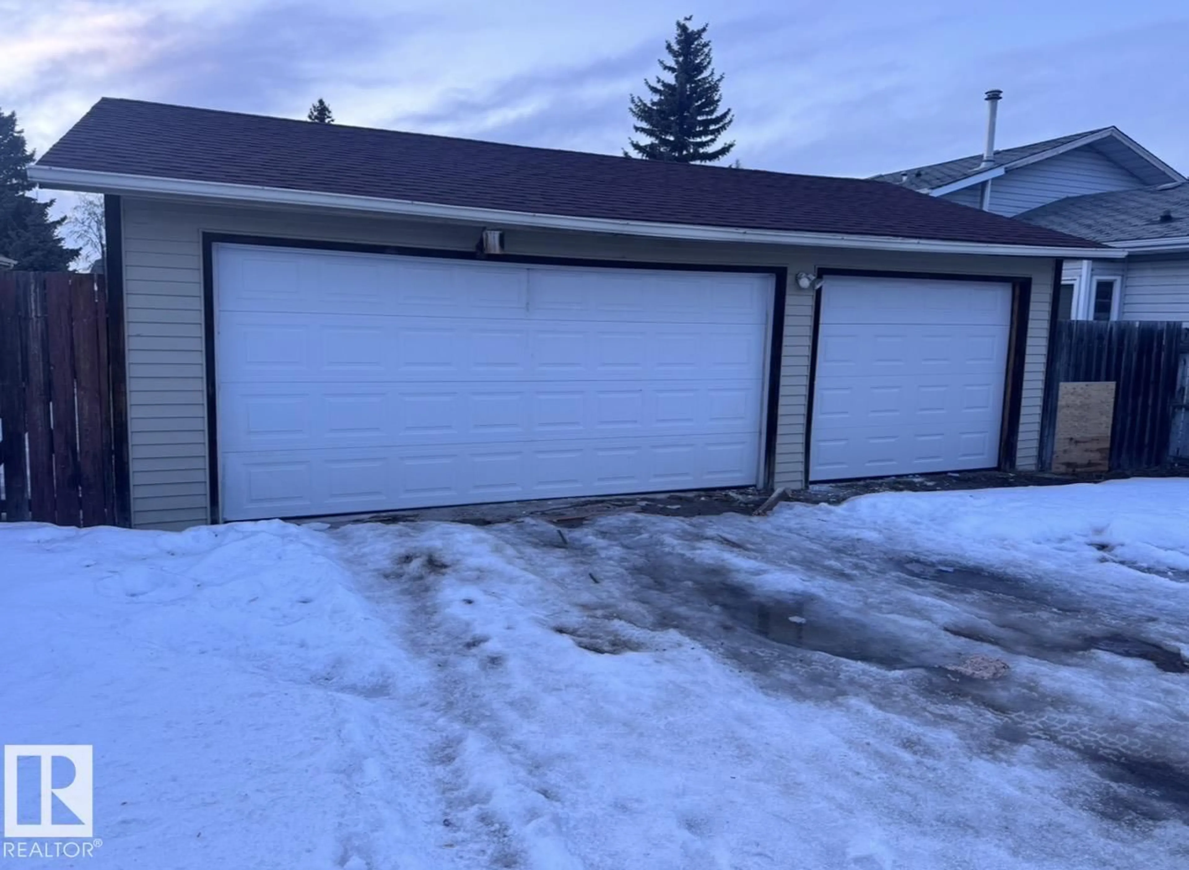 Indoor garage for NW - 1755 37 ST, Edmonton Alberta T6L2P6
