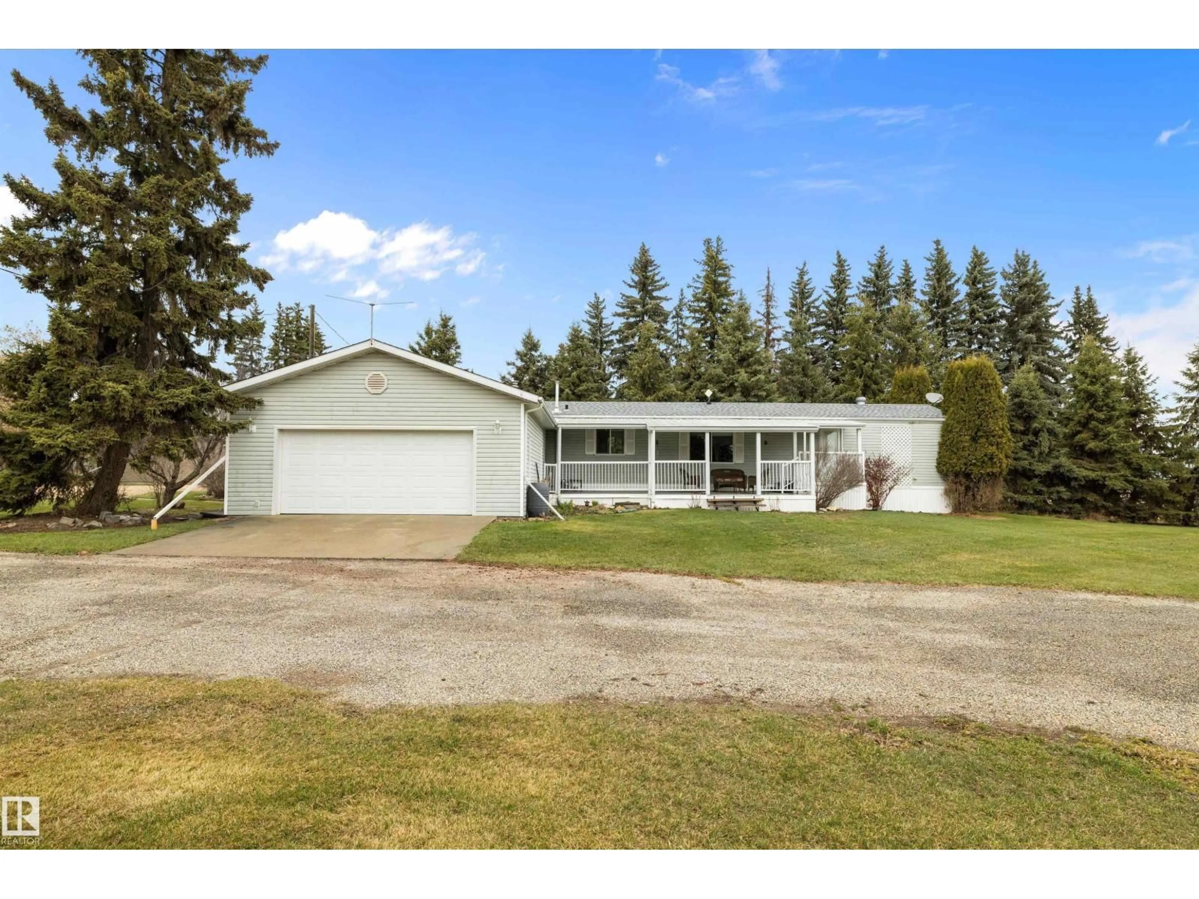 A pic from outside/outdoor area/front of a property/back of a property/a pic from drone, unknown for 55516 RGE ROAD 250, Rural Sturgeon County Alberta T8R1P4